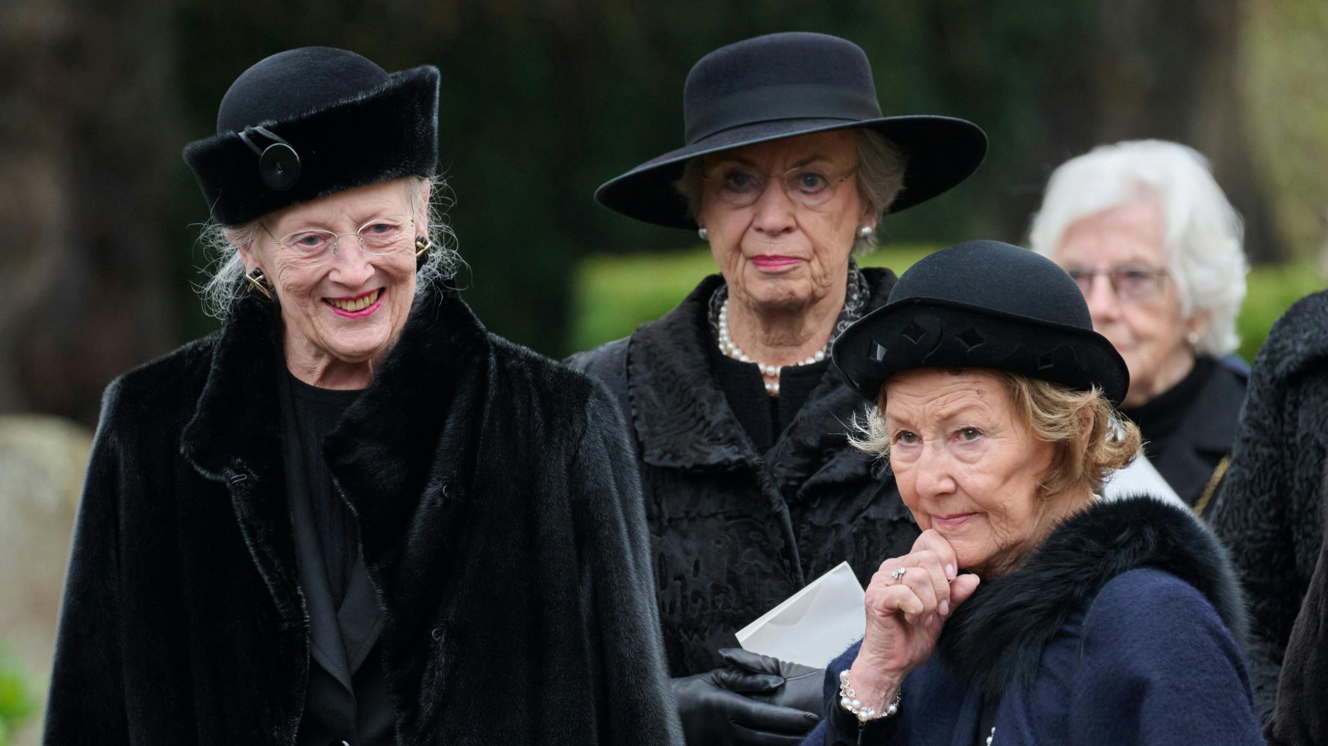 Dronning Margrethe, prinsesse Benedikte og dronning Sonja deltog alle i lensgreve Preben Ahlefeldt-Laurvigs begravelse.