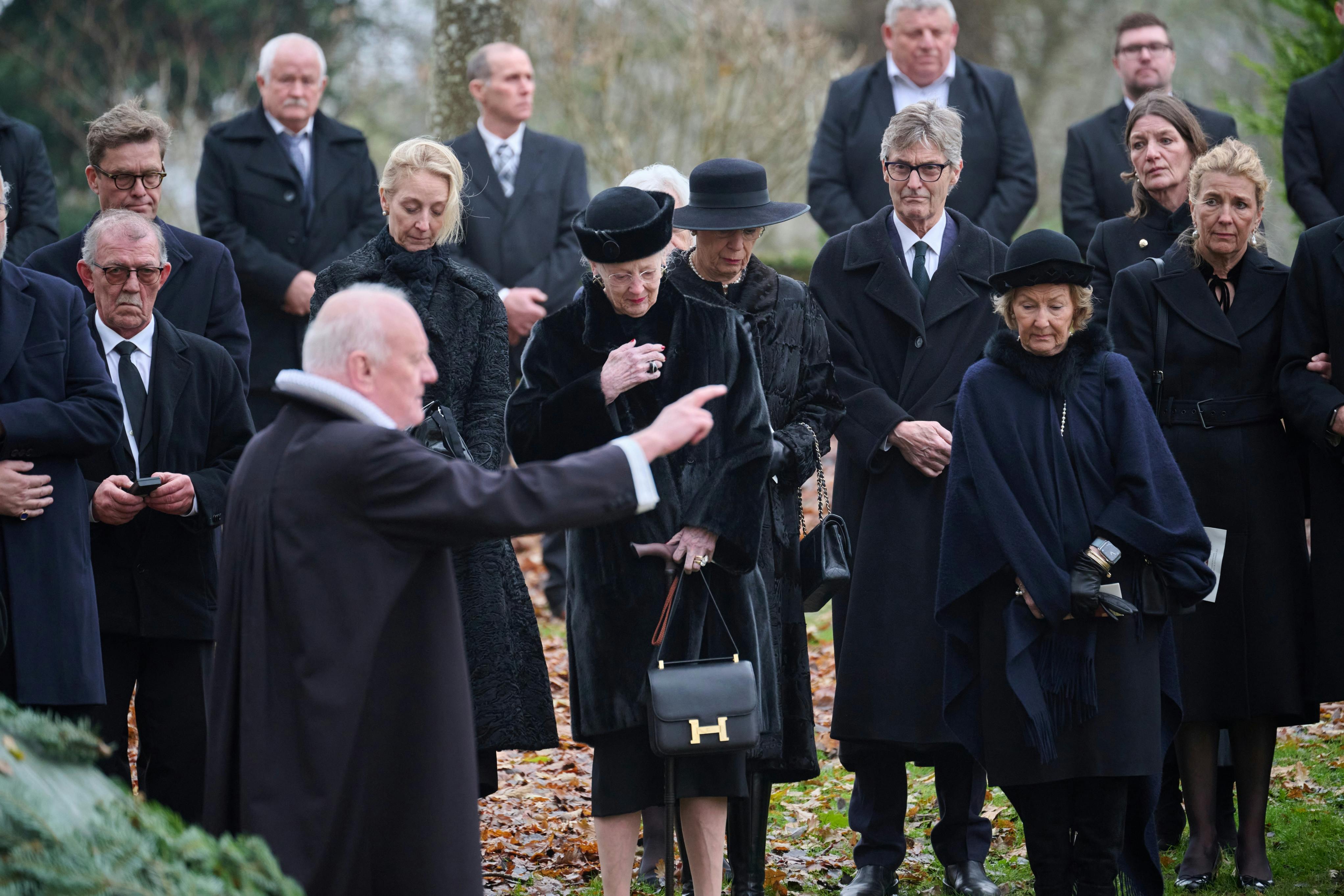 De kongelige var berørte ved lensgreve Preben Ahlefeldt-Laurvigs begravelse.