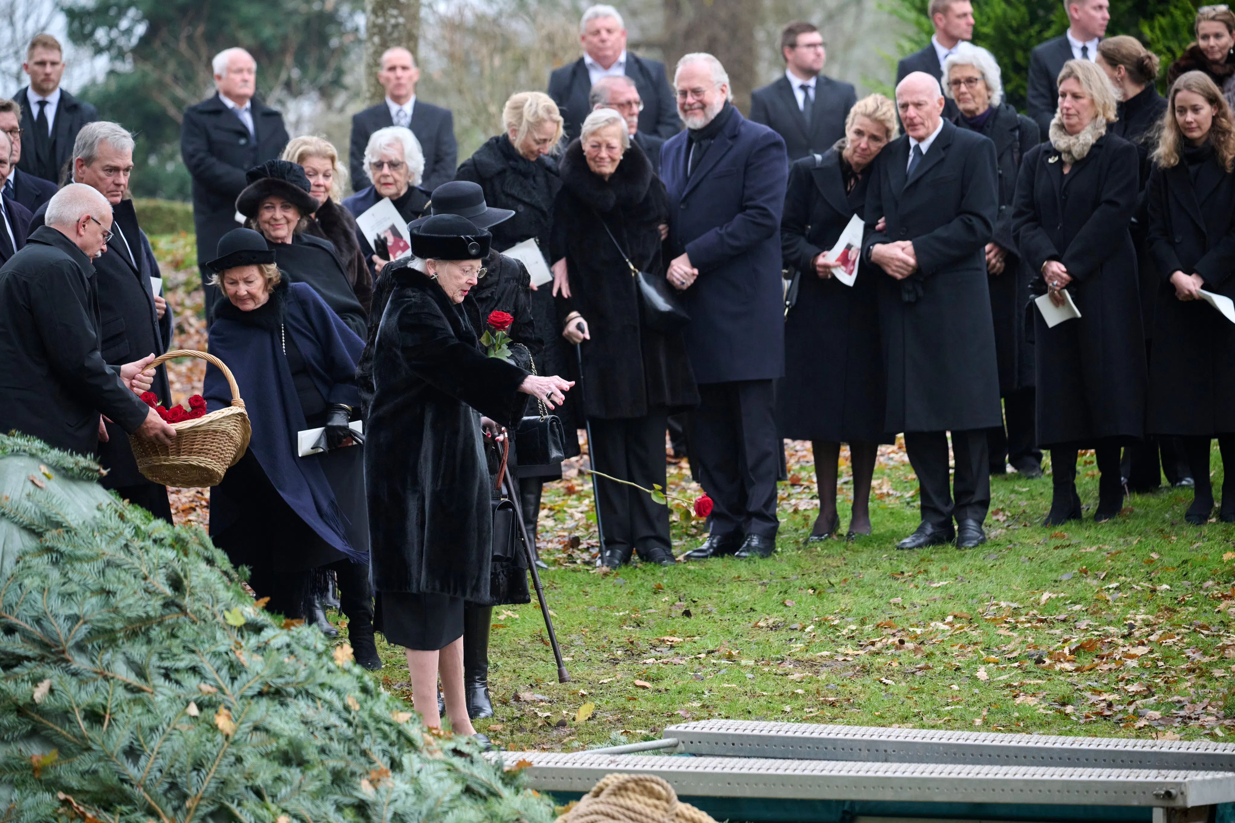 Har kendt hinanden siden barndommen: Dronning Margrethe tog afsked med ...