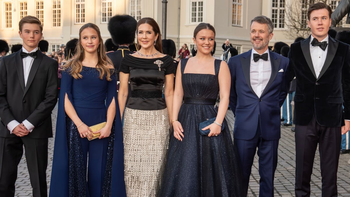Prins Vincent, prinsesse Josephine, dronning Mary, prinsesse Isabella, kong Frederik og kronprins Christian