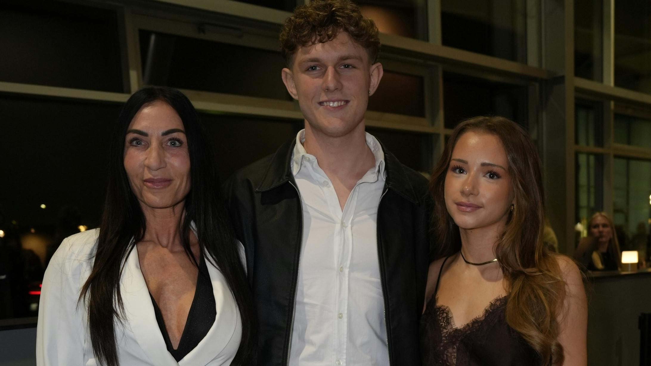 Michael Olesens kæreste Heidi Frikke med sønnen Nicklas og svigerdatteren Sofia til "Vild med dans"-finalen.