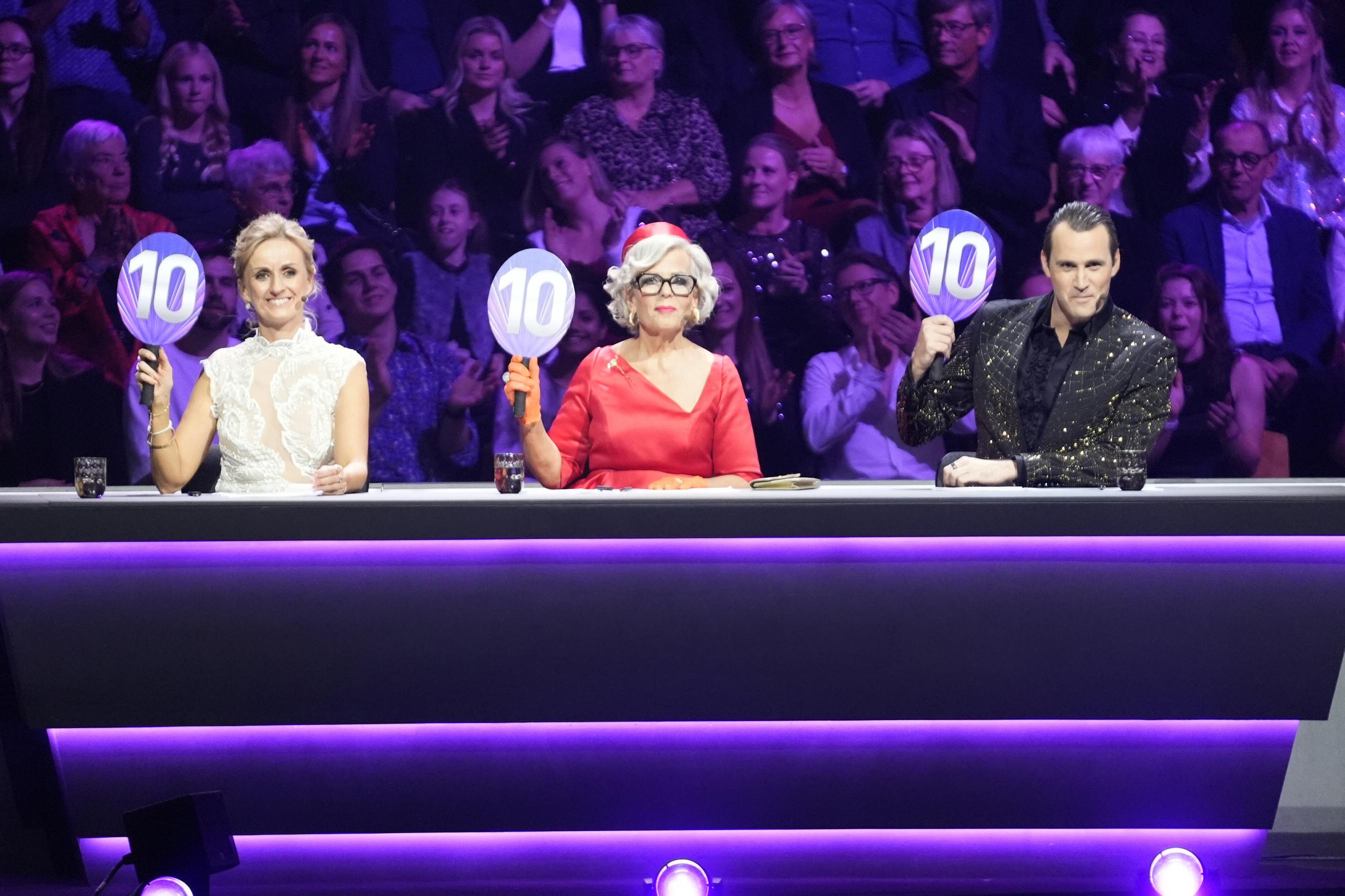 Dommerbordet har uddelt udelukkende 10-taller til to af finaleparrene. 