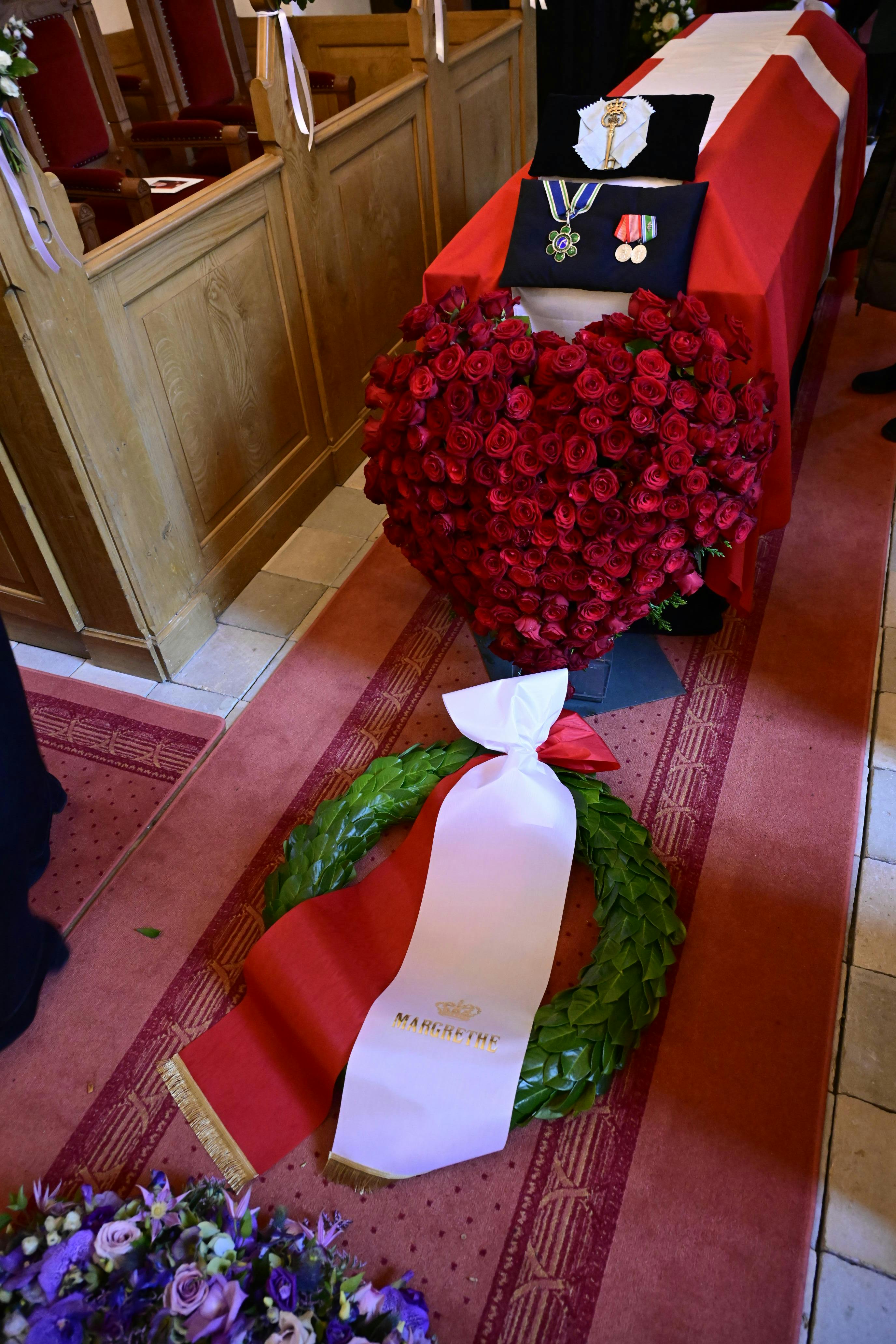 Der var også en smuk krans fra dronning Margrethe.