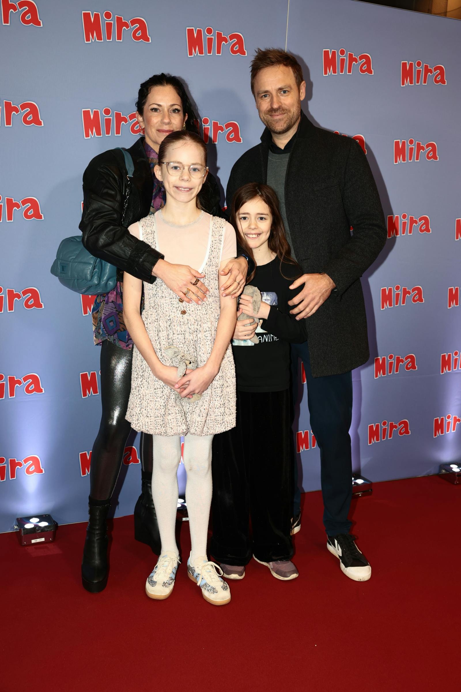 Kristian Bech havde sin hustru Maria og deres to børn Viola og Vega med til filmpremiere. 