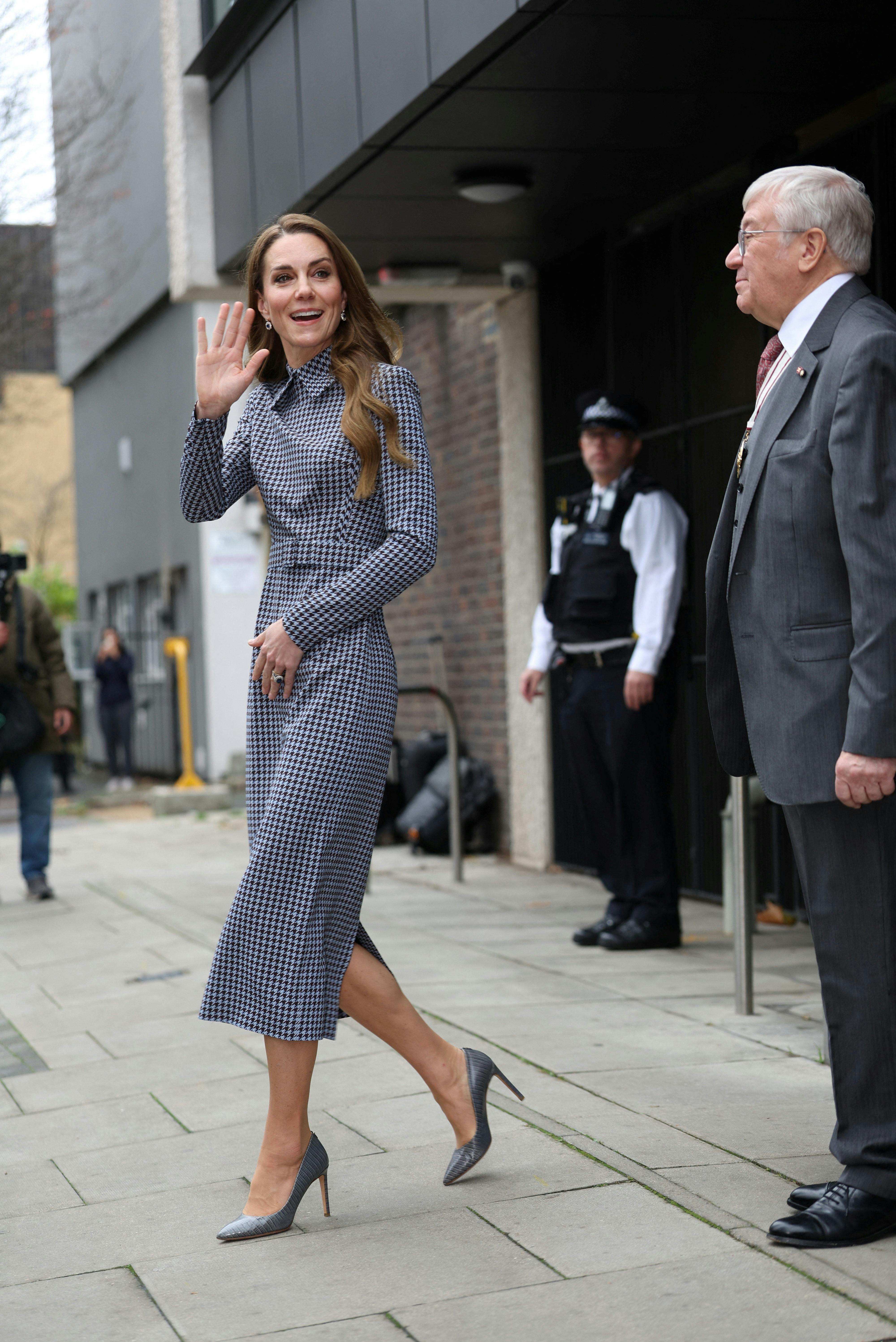 Britain's Catherine, Princess of Wales, Patron of Anna Freud, waves on the day she visits the children's mental health charity, to discuss the vital role of relationships and connection in shaping babies, children and young people's future life outcomes, in London, Britain, November 27, 2025. Geoff Pugh/Pool via REUTERS