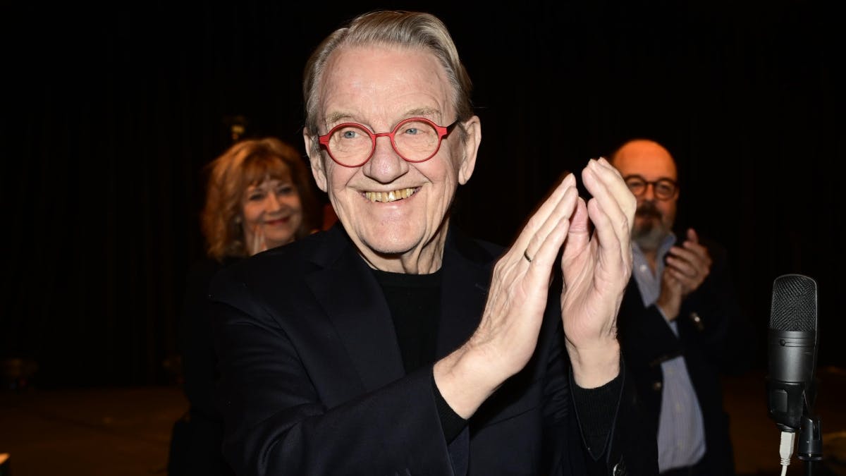 Kollegerne hyldede Henning Jensen med sjælden hæder