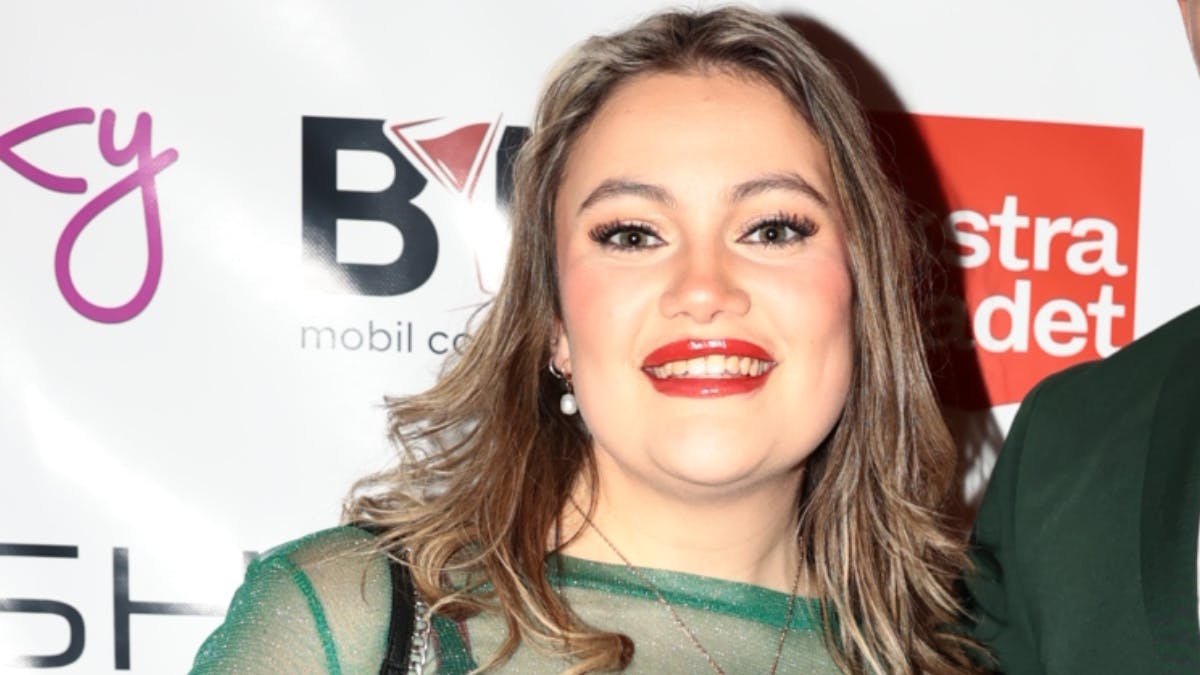 Stephanie Siguenza ser forrygende ud i sit julefrokost-look