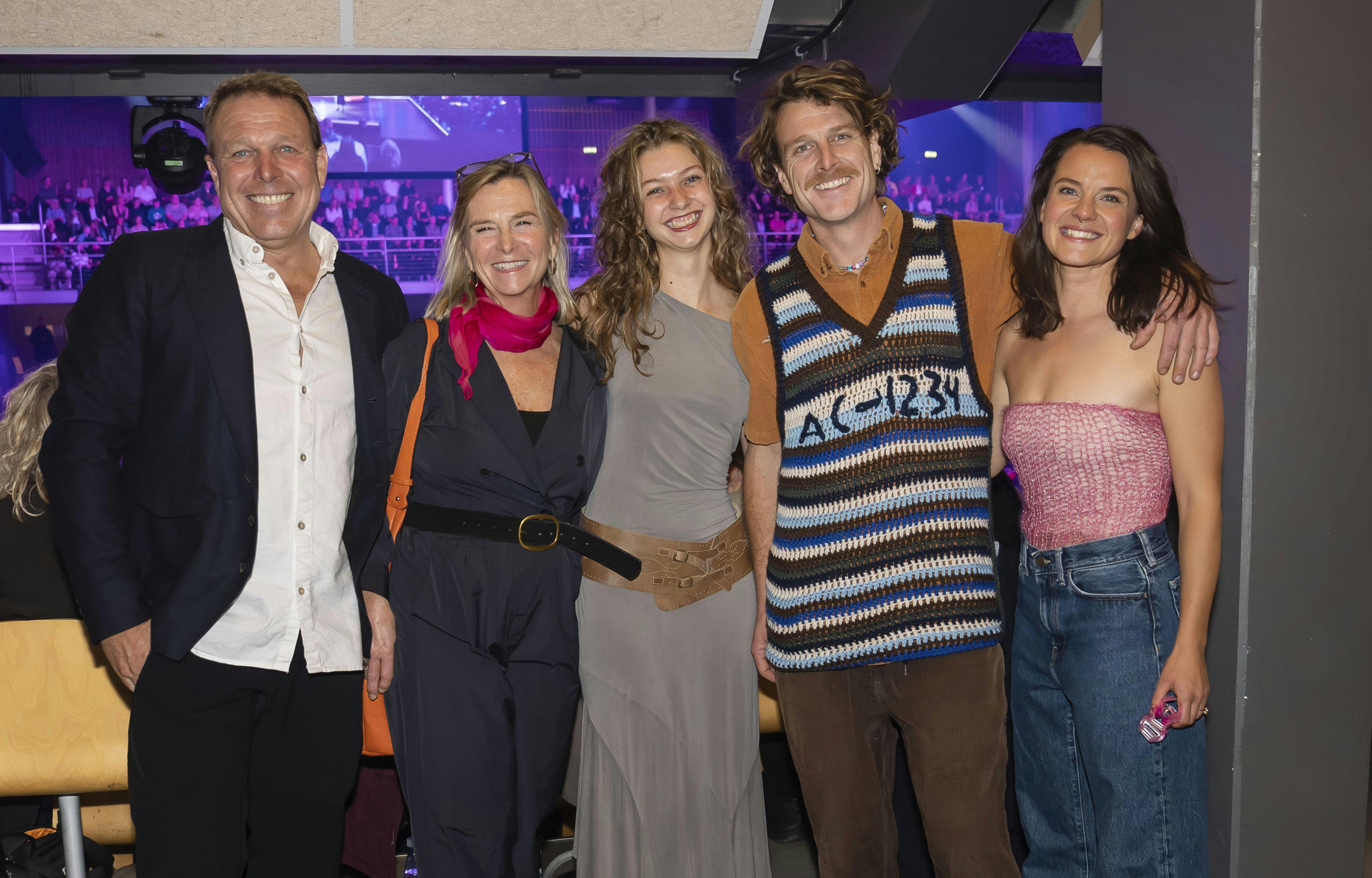 Mikkel, Marian, Madeleine, Theis og Ida var alle med i Forum Horsen for at støtte Alfred.