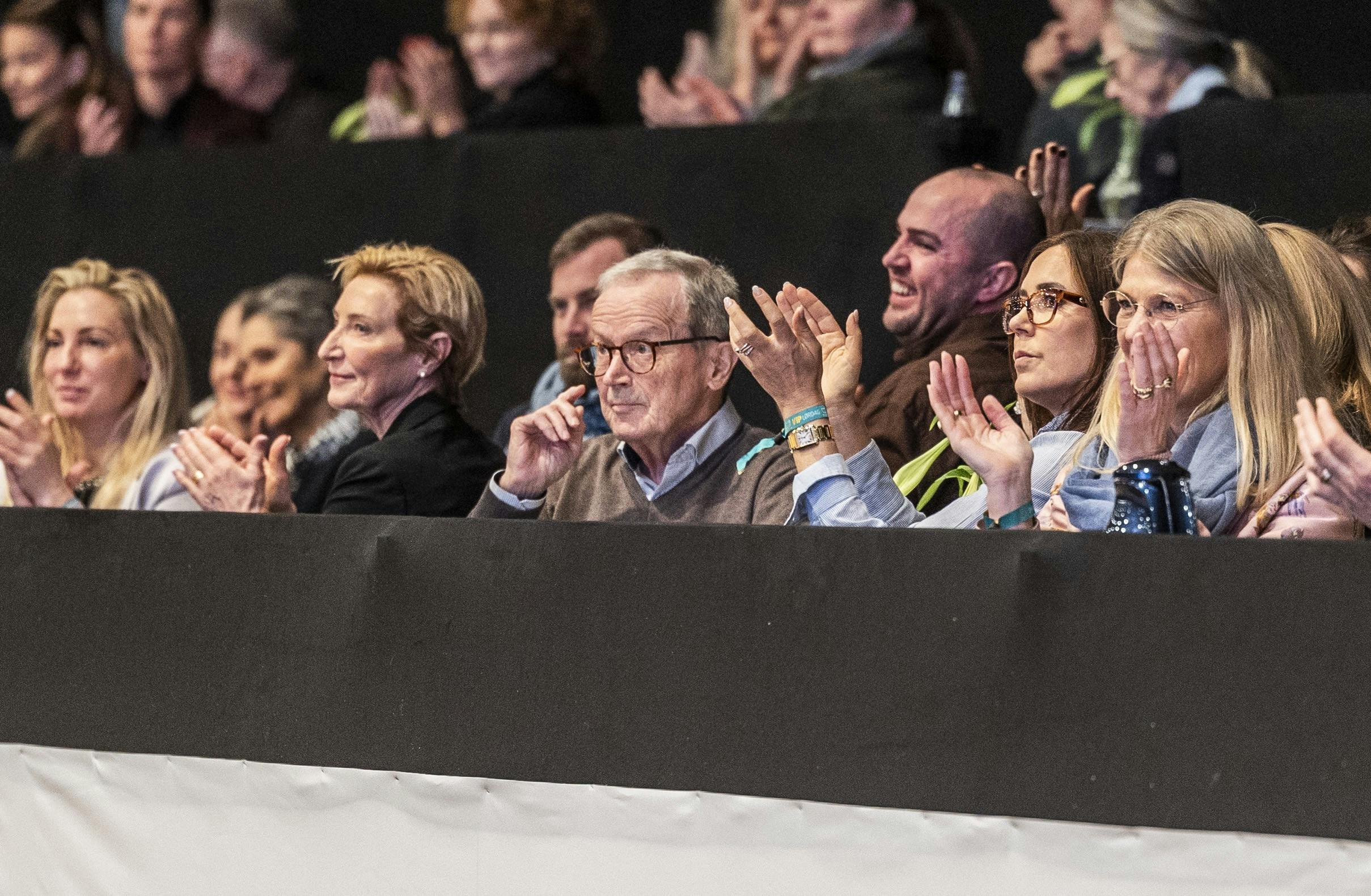 Dronning Mary til ridestævne i Boxen i Herning med blandt andre Kjeld Kirk Kristiansen..
