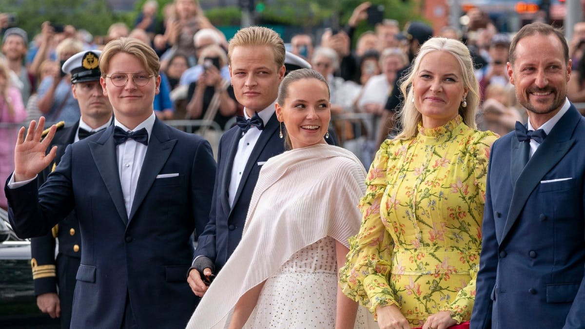 Prins Sverre Magnus med sine søskende, Marius Borg Høiby, prinsesse Ingrid Alexandra, og hans forældre, kronprinsesse Mette-Marit og kronprins Haakon.&nbsp;