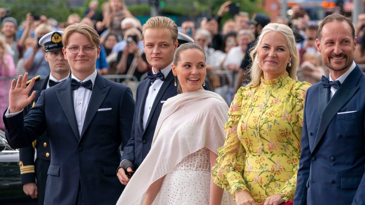 Prins Sverre Magnus med sine søskende, Marius Borg Høiby, prinsesse Ingrid Alexandra, og hans forældre, kronprinsesse Mette-Marit og kronprins Haakon. 