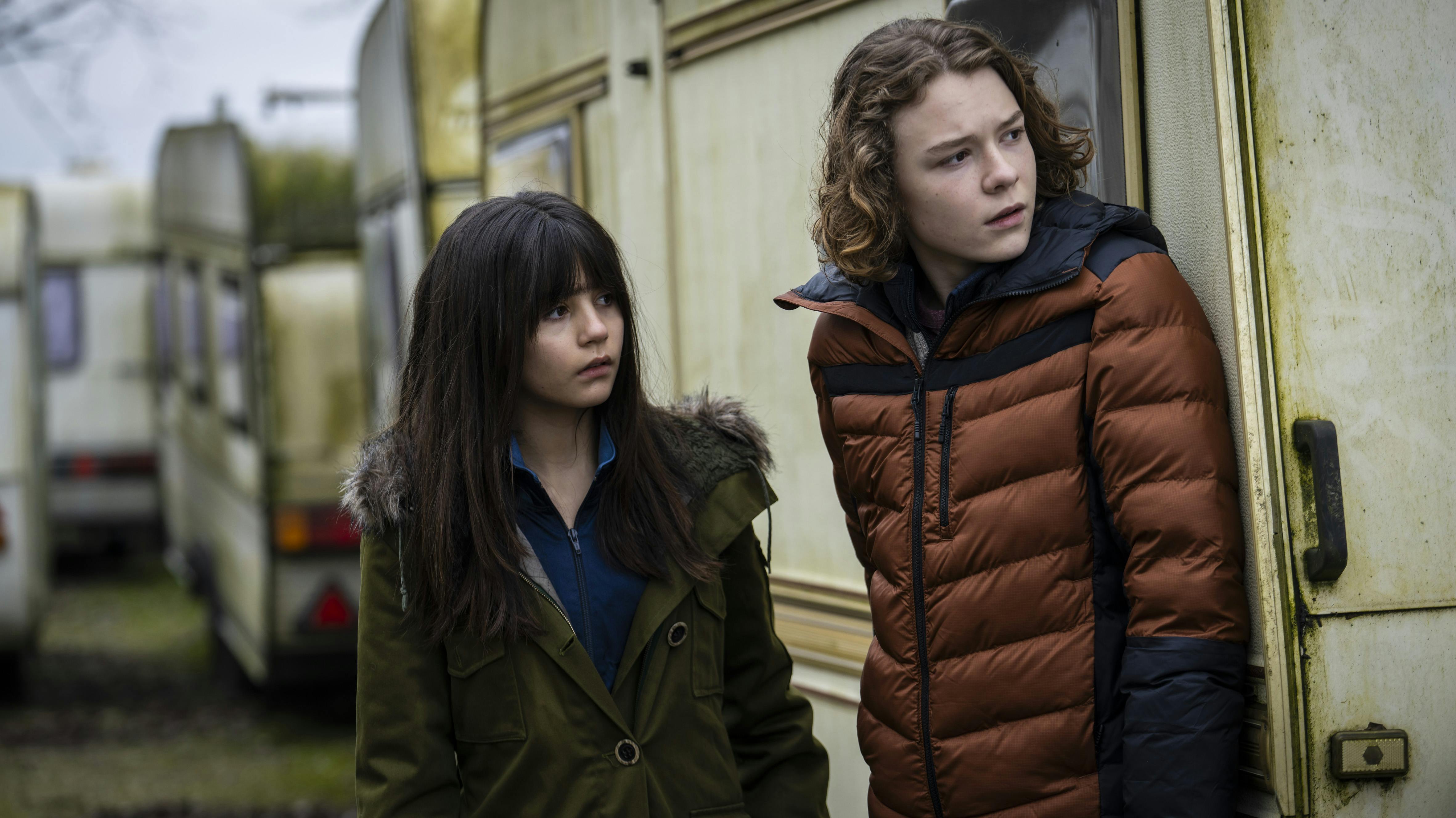 Sander Løkke Borg og Flora Augusta spiller Valde og Tala i "Valdes Jul - Vintermiraklet" på TV 2.