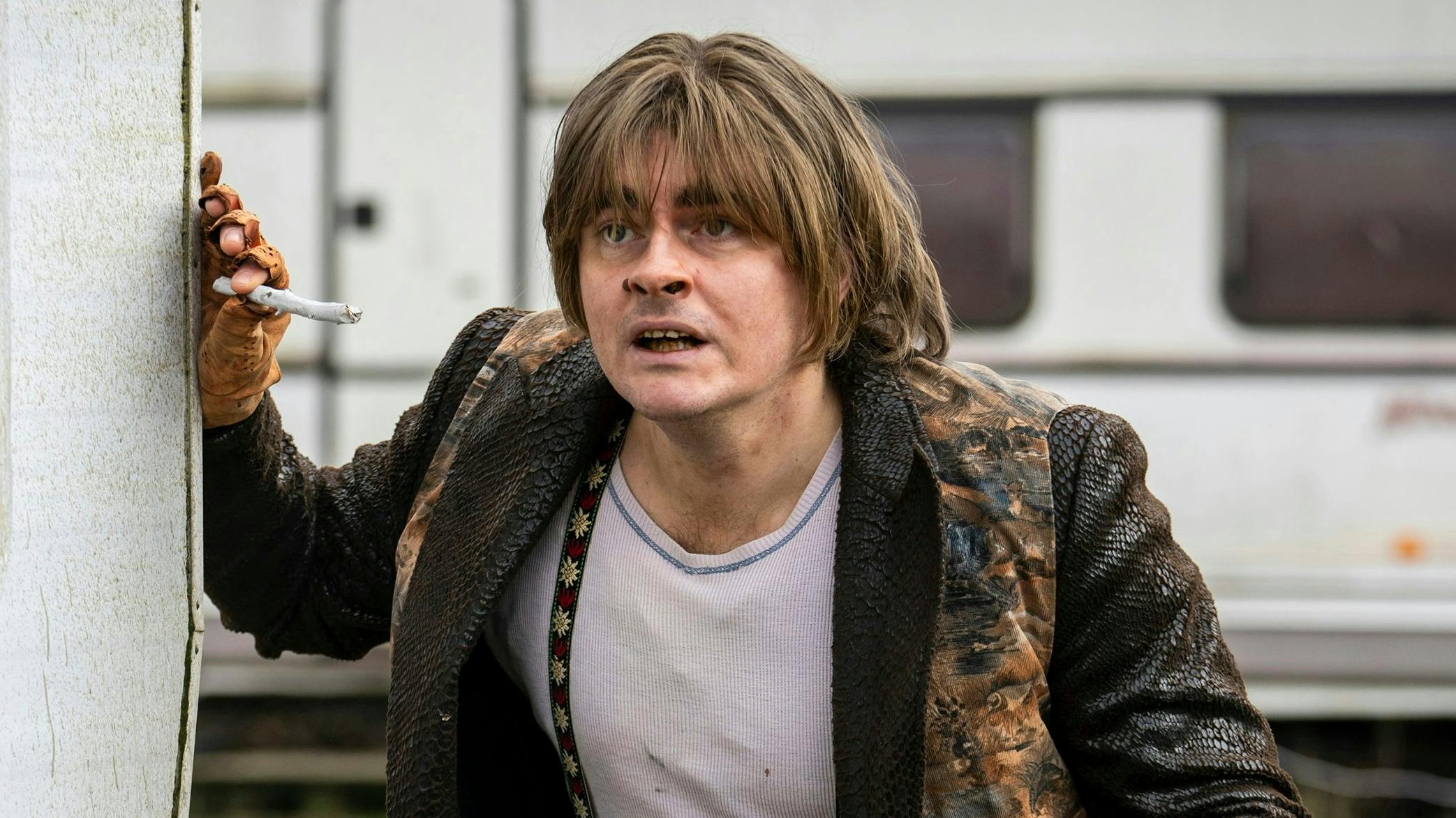 Jesper Groth spiller trolden rulle i TV 2-julekalenderen "Valdes Jul - Vintermiraklet". 