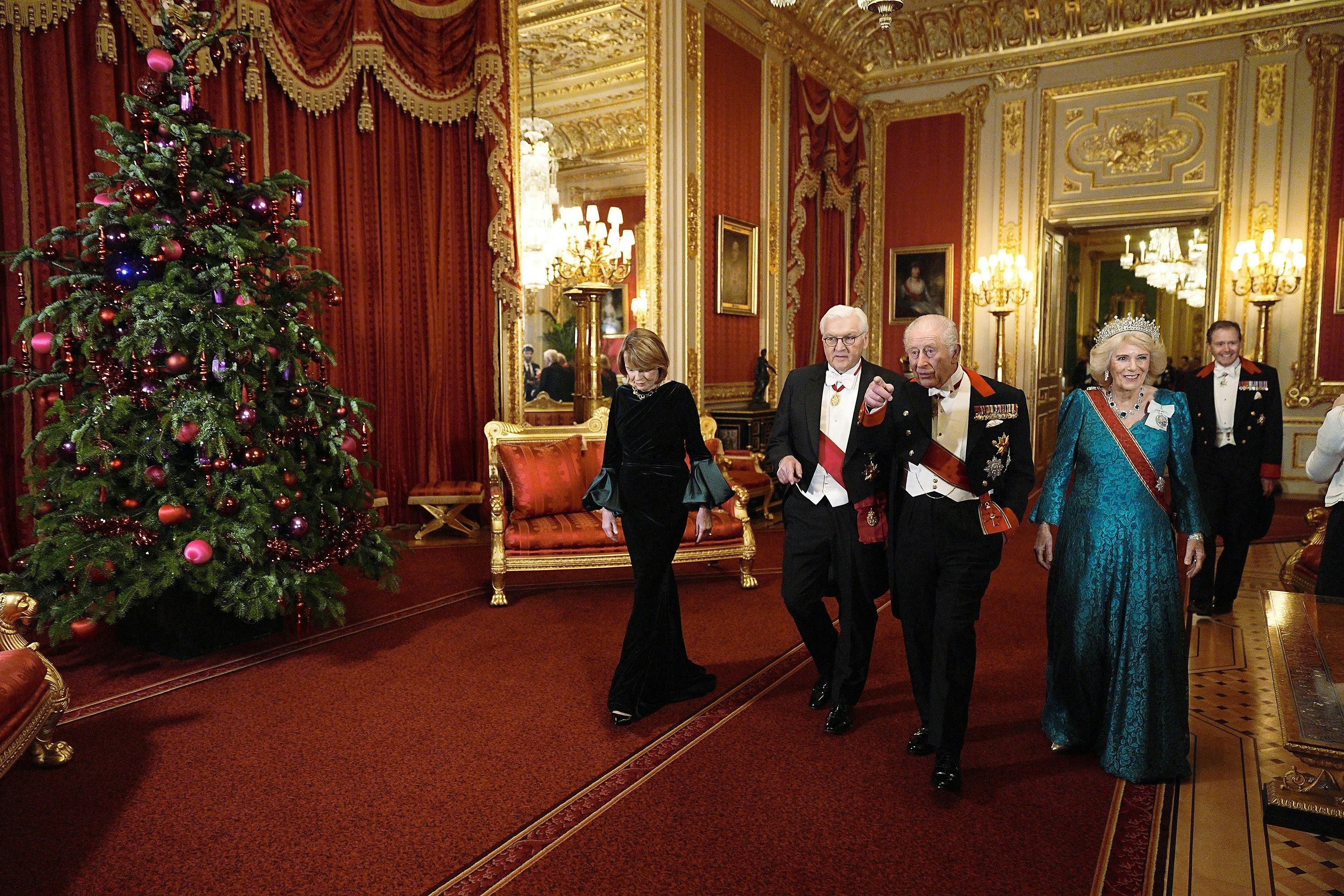 Kongefamilien og det tyske præsidentpar på Windsor Castle i anledning af statsbesøg.