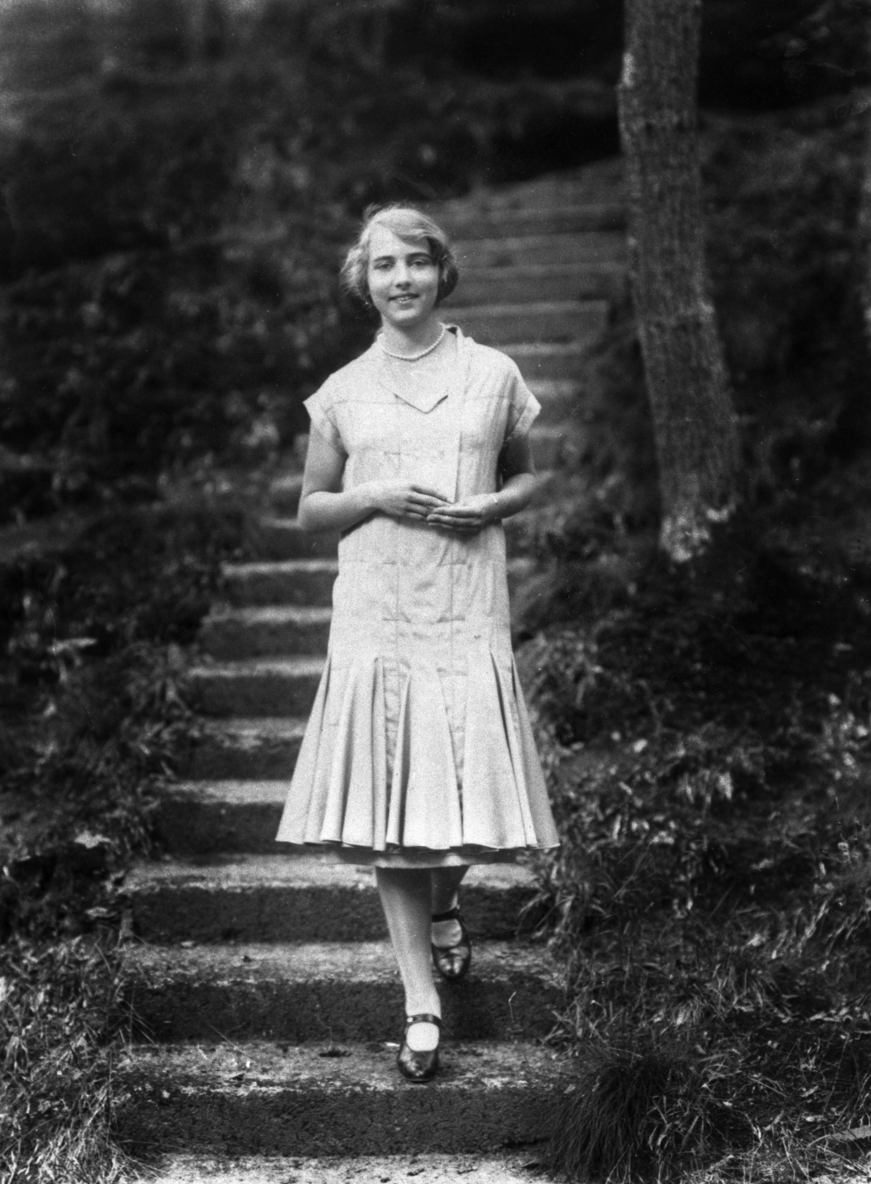 Dronning Ingrid fotograferet i haven ved Sofiero nord for Helsingborg.