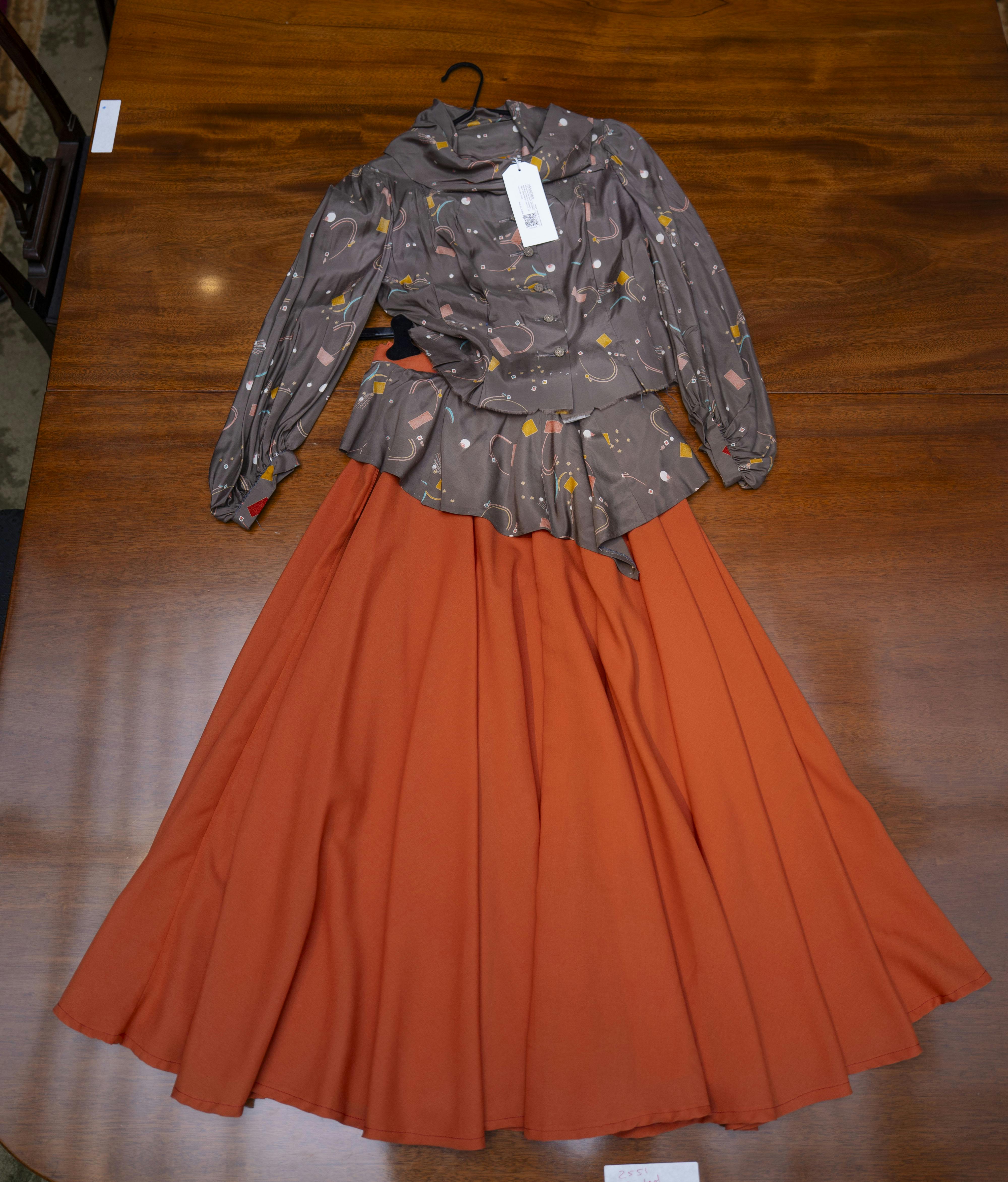 Ghita Nørby havde denne kjoledragt på i afsnit 24 af "Matador" i rollen som Ingeborg Skjern.