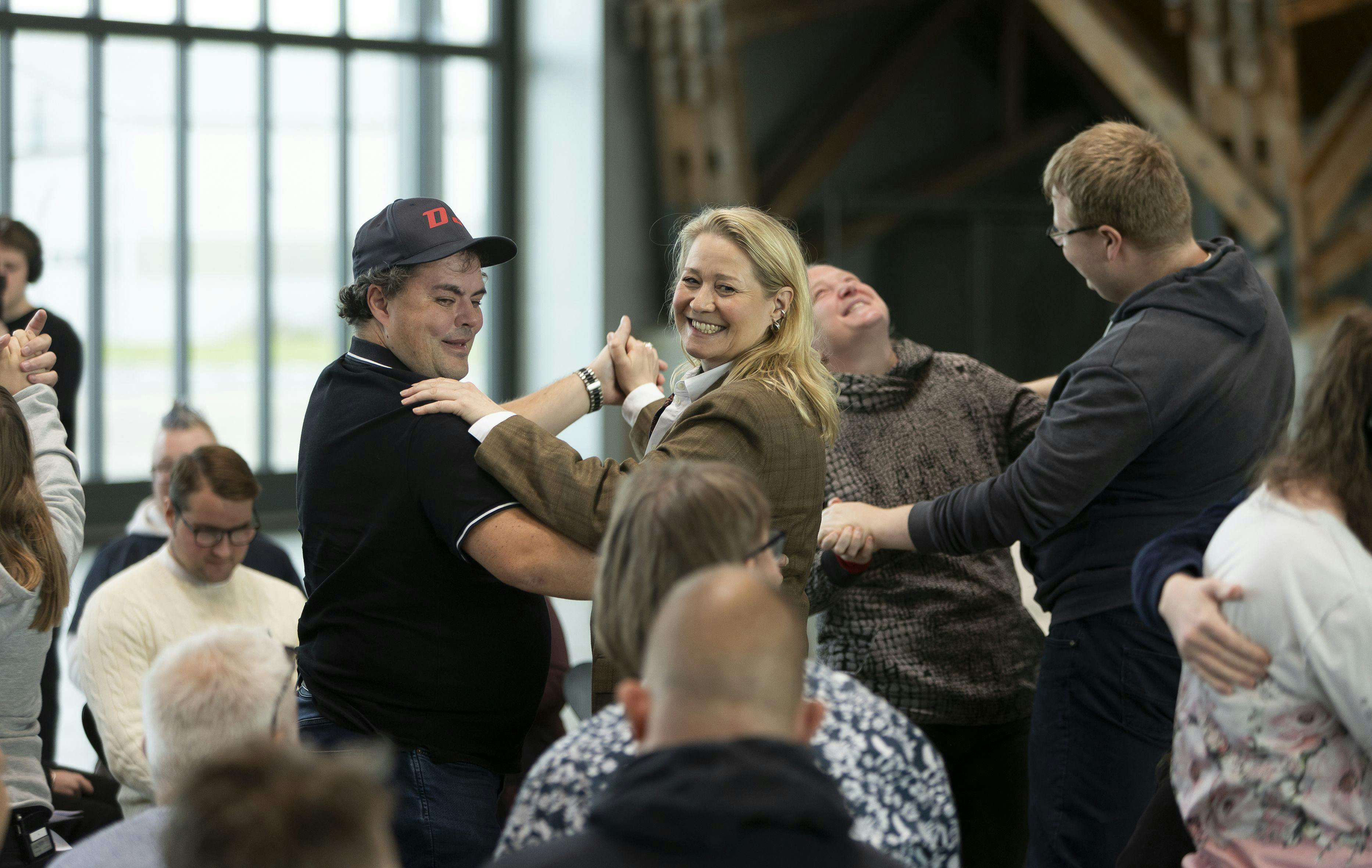 Det blev også til en svingom under optagelserne til "En særlig samtale".