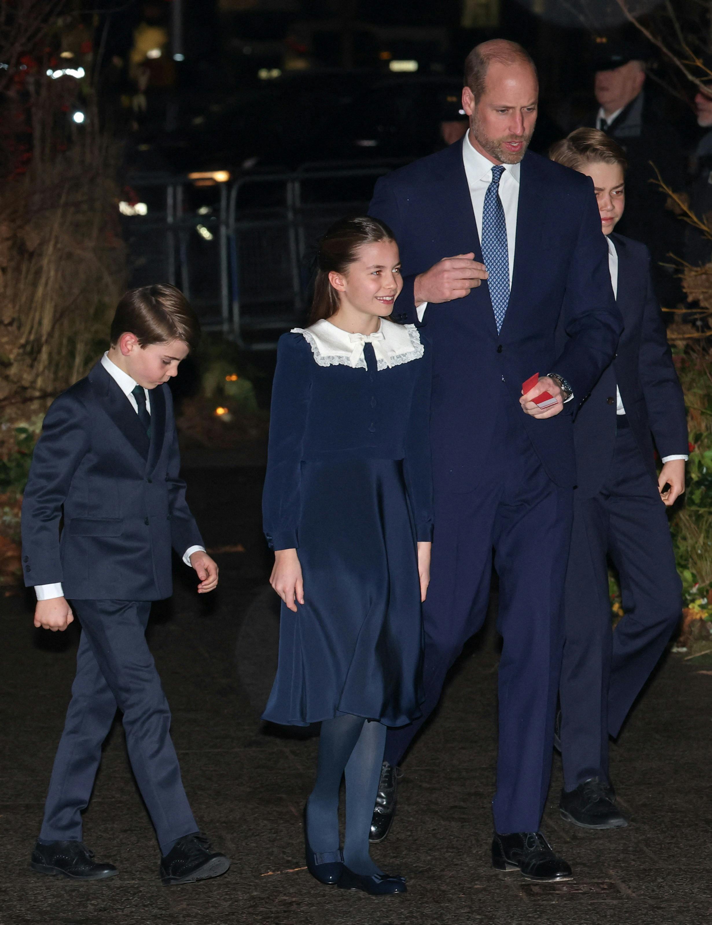 Prins William ankommer med sine børn prins George, prinsesse Charlotte og prins Louis til Westminister Abbey for at deltage i "Together at Christmas". 