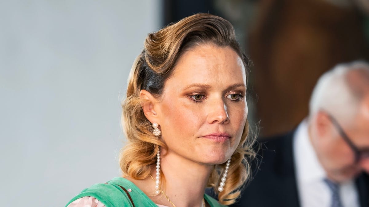 Oh Land med hjerteskærende besked: Nyfødt datter har kæmpet med sjælden  kræftsygdom | BILLED-BLADET