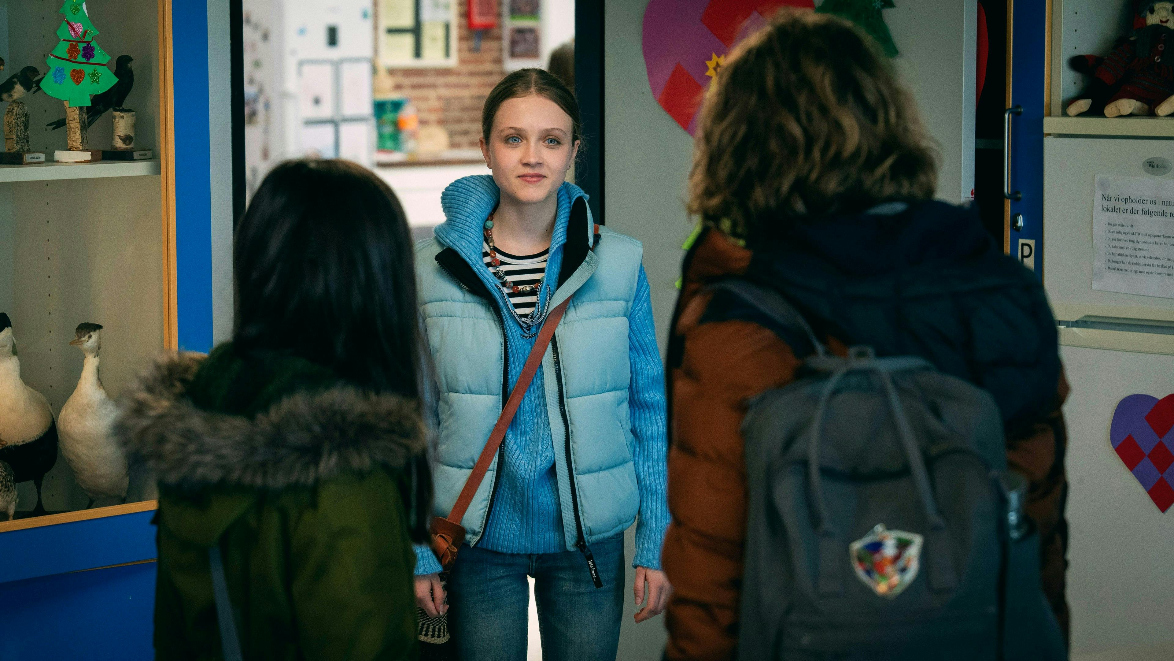 Celine er lige nu uvidende om, at hendes far holder Tala fanget. Hvad mon der sker, når/hvis hun opdager hans mission?