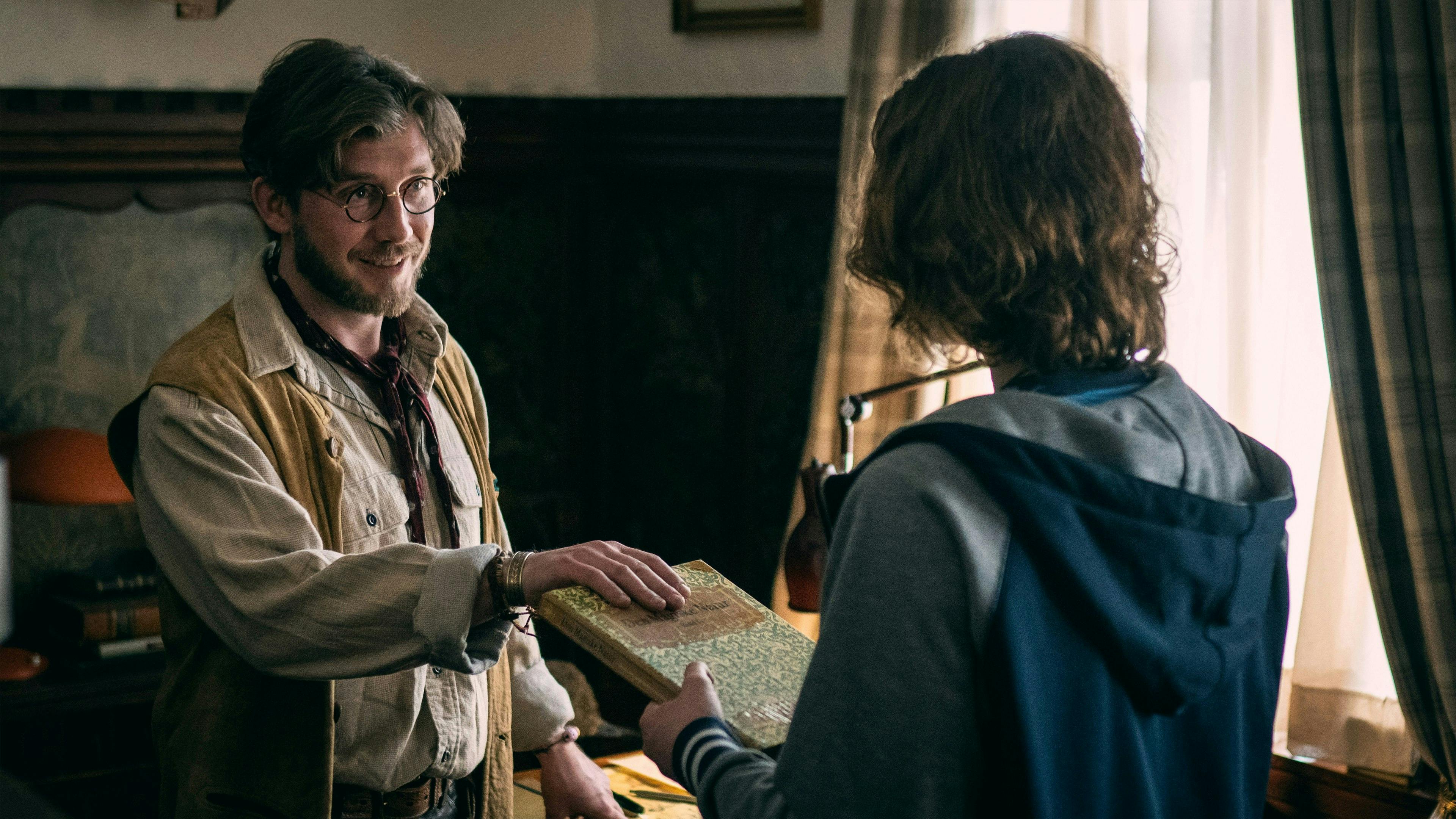 Sebastian Jessen er forrygende som skurken Holger Rasmussen i "Valdes Jul - Vintermiraklet".