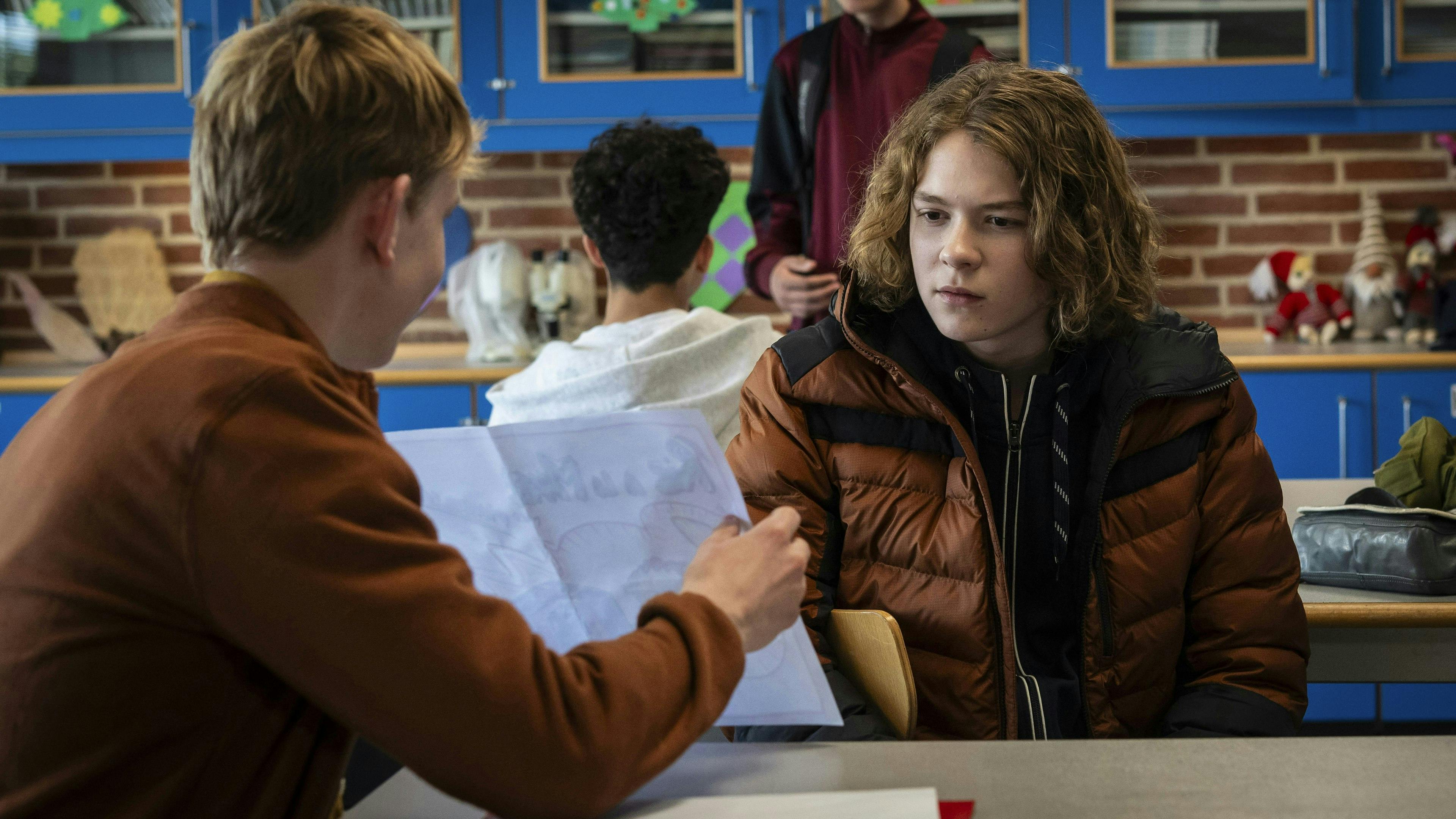 Lige nu er jeg mere investeret i, hvilke særprægede smage Anker putter i sine "pebernødder", og julekalenderen bærer trods alt ikke hans navn i titlen.