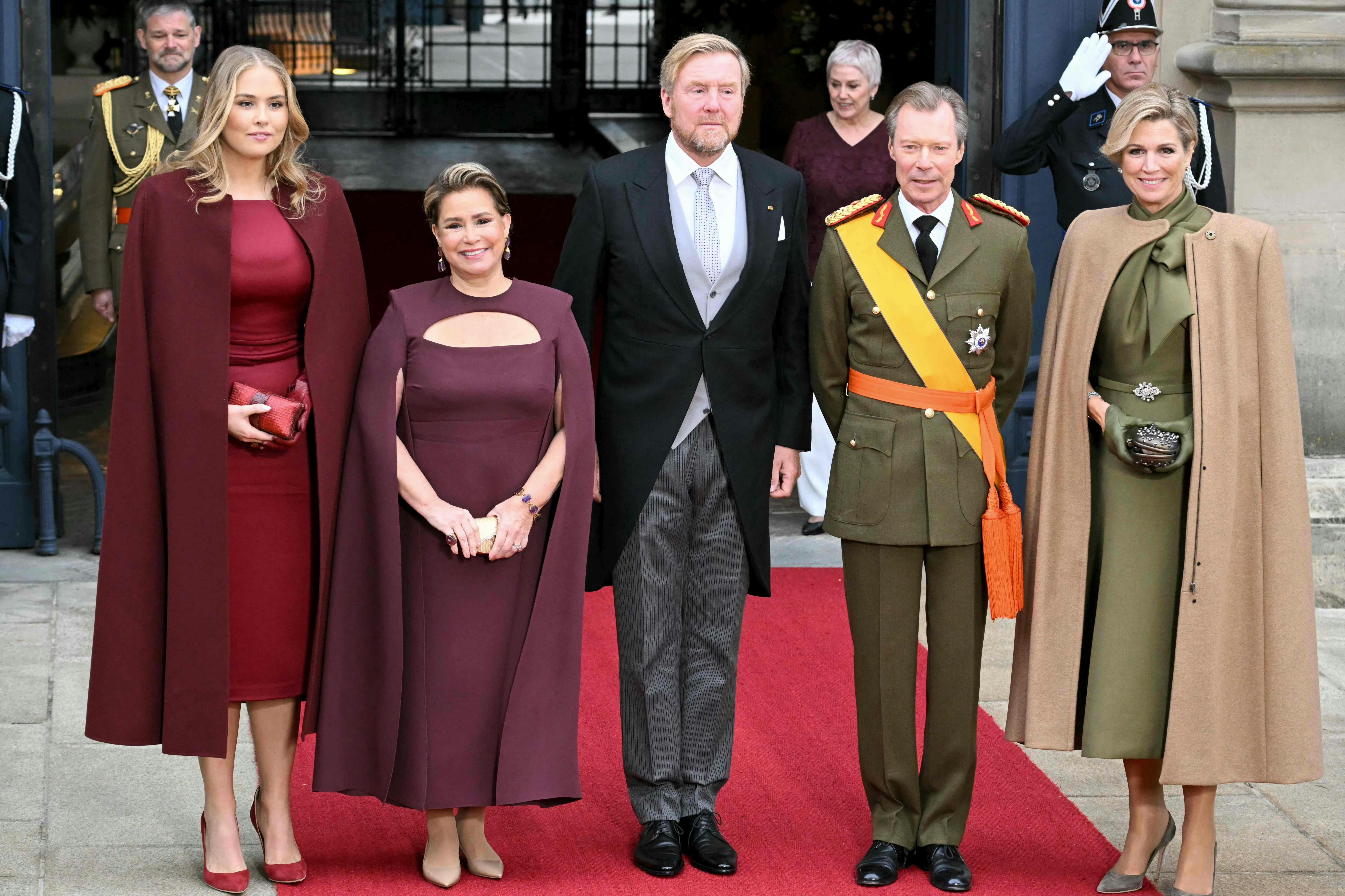 Prinsesse Amalia, afgående storhertuginde Maria Teresa, kong Willem-Alexander, afgående storhertug Henri og dronning Maxima på tronskiftedagen i Luxembourg 3. oktober 2025. 