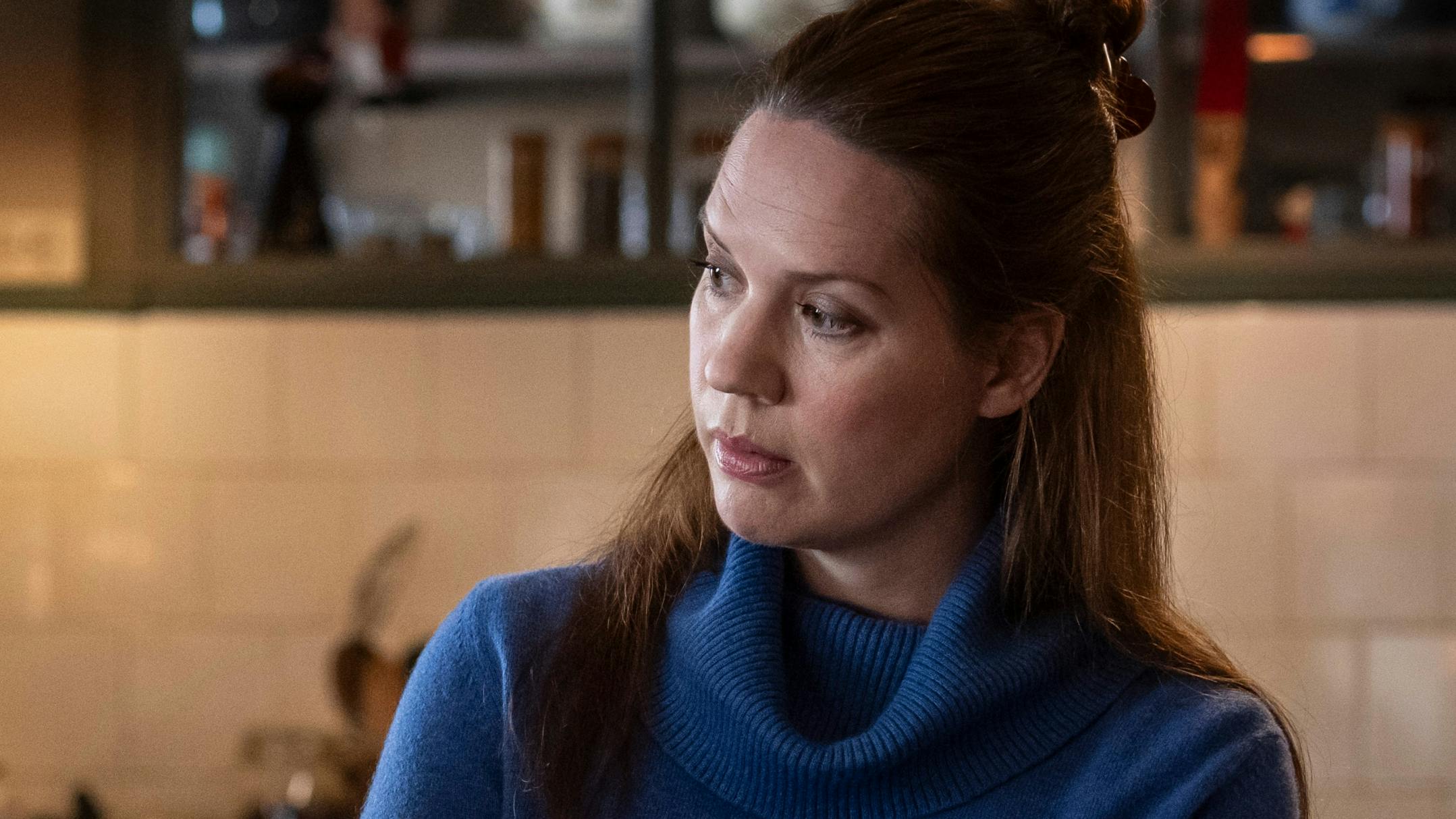 Amalie Dollerup som Valdes mor Malou i ”Valdes Jul – Vintermiraklet” på TV 2. 