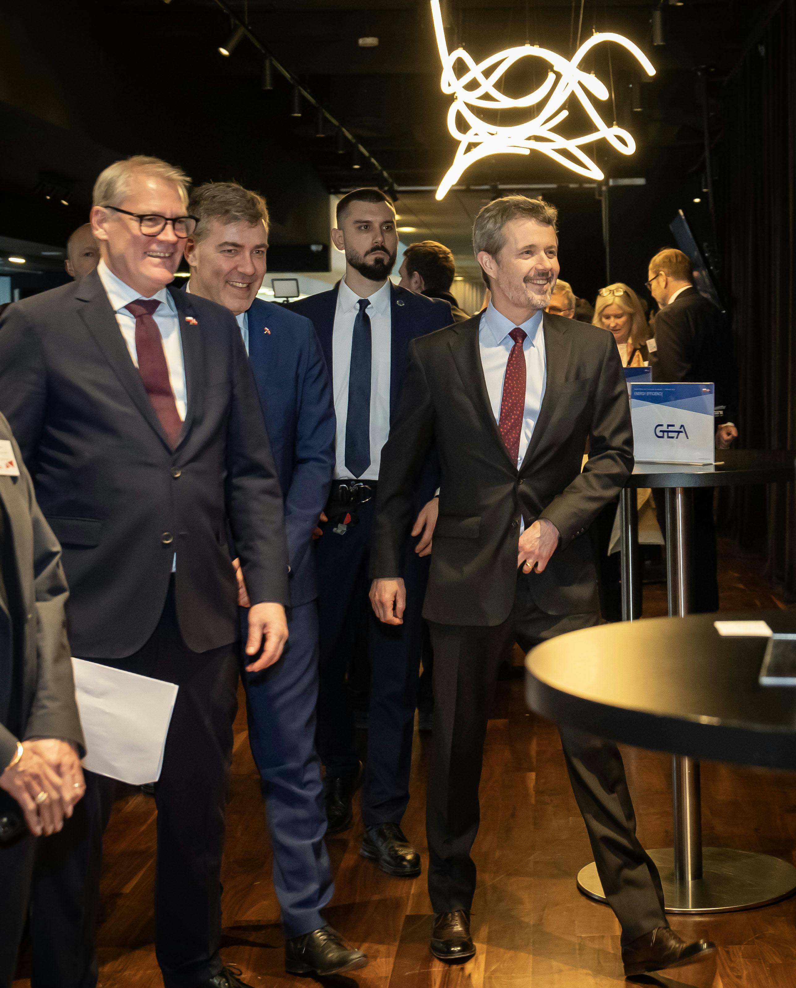 Thomas Bustrup (første fra venstre) med kong Frederik på erhvervsfremstød i Polen 2024.