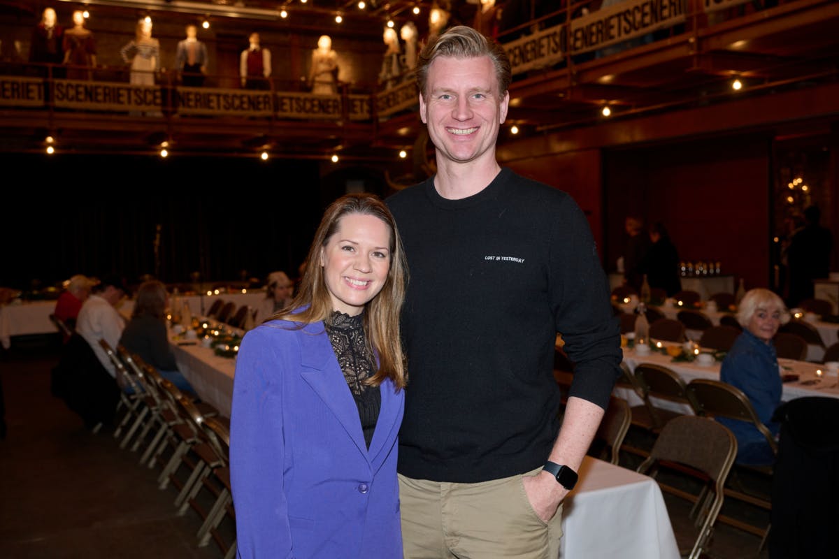 Amalie Dollerup og manden Andreas Jebro til julestue i Skuespillerforeningen.