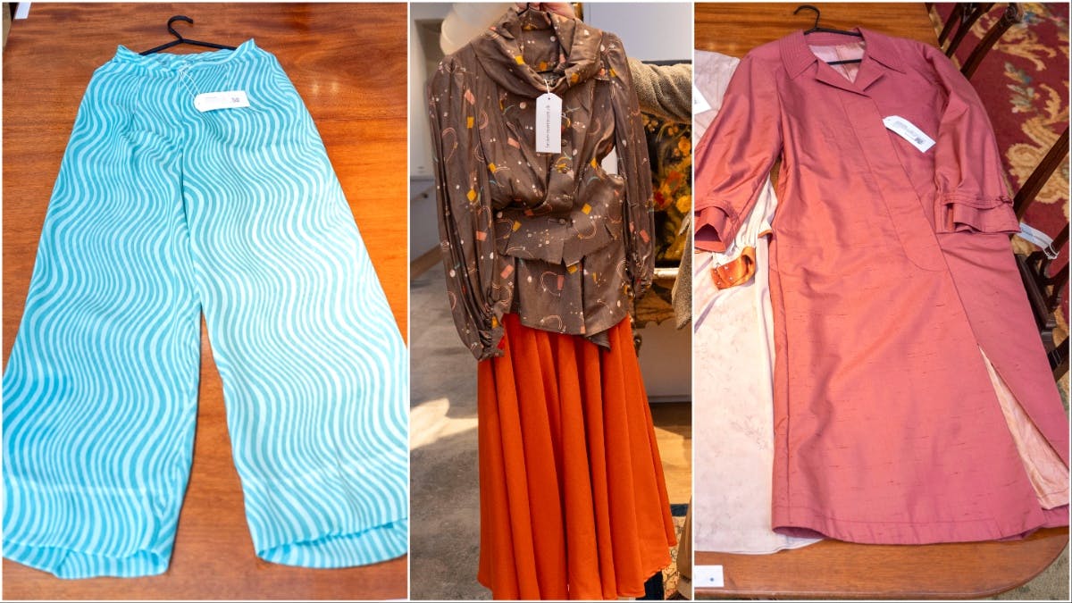 Gitte Graas bukser: Vurdering: 8000-10000 kr. Solgt for 15.500 kr. Ingeborg Skjerns kjoledragt: Vurdering: 8000-10000 kr.. Solgt for 15.000 kr. Maude Varnæs' kjole: Vurdering: 10.000 kr. Solgt for 12.500 kr.