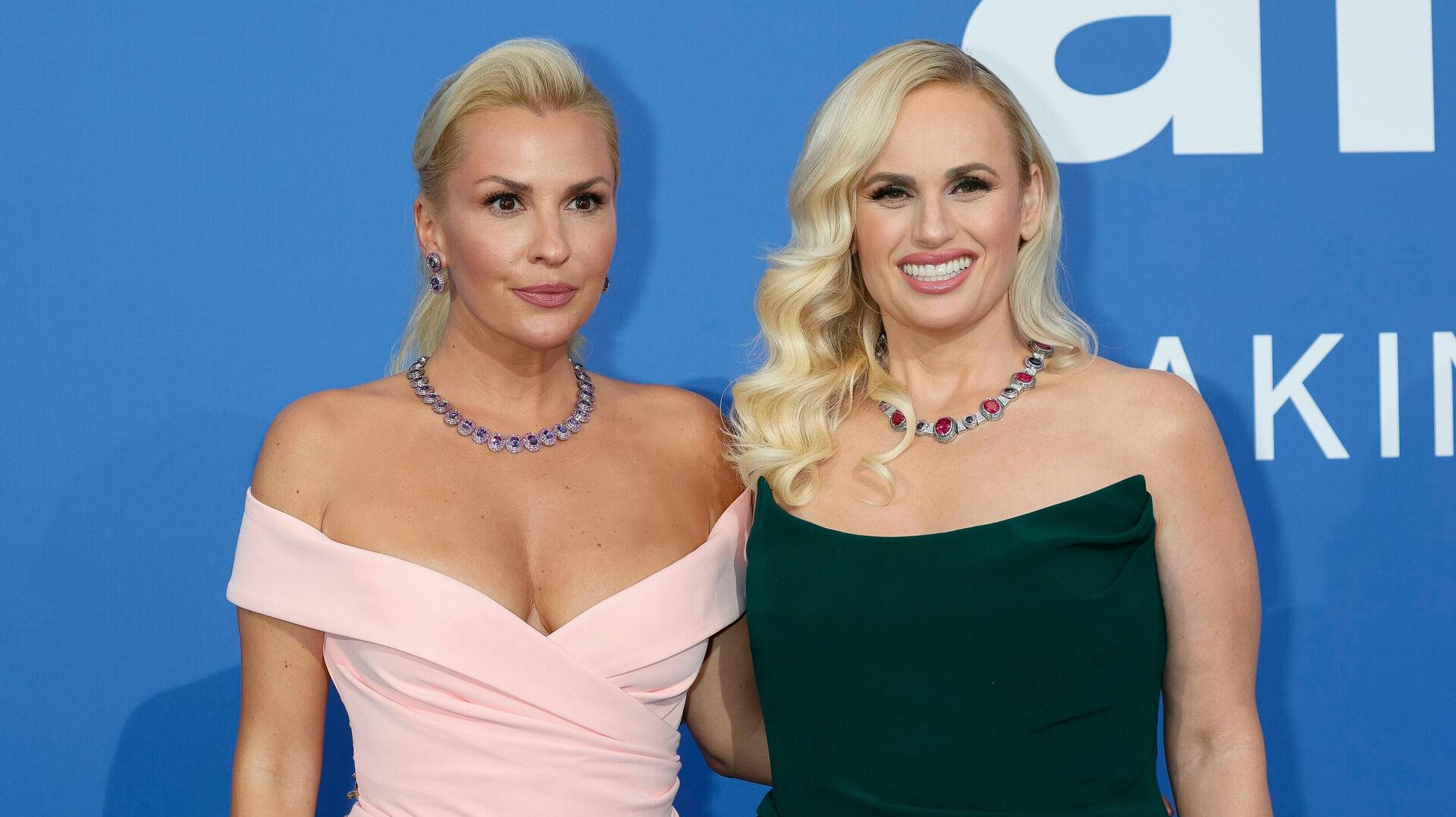 Rebel Wilson og Ramona Agruma venter barn.