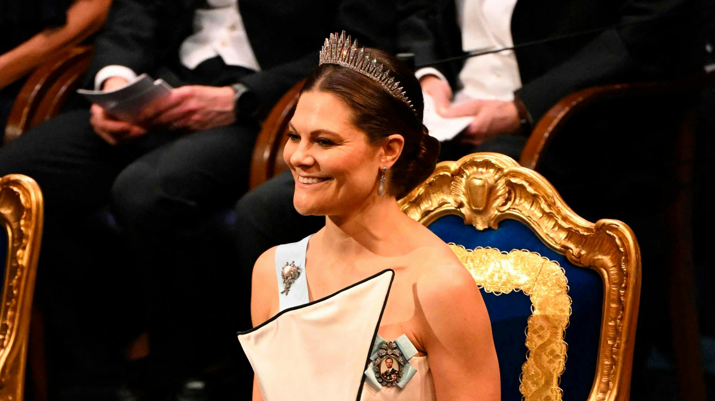 Kronprinsesse Victoria til Nobelprisuddelingen 2025.