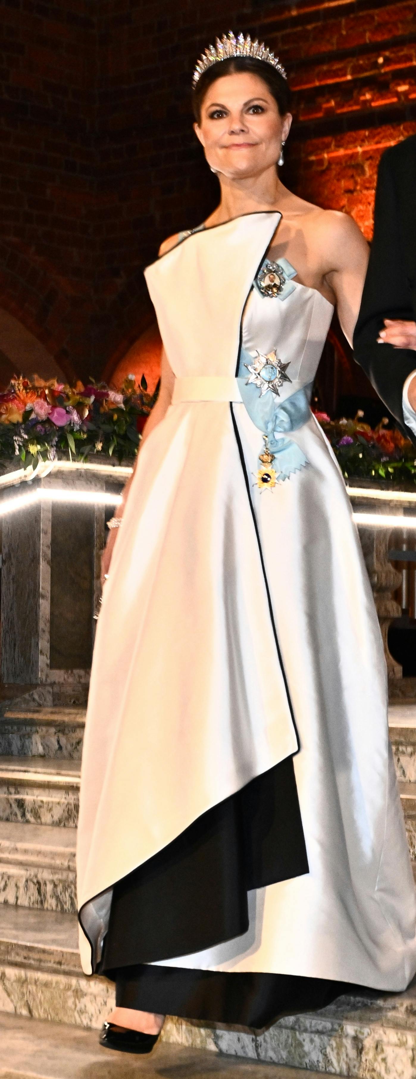 Kronprinsesse Victoria i sin mors Jacques Zehnder-kjole fra 1994 til Nobelfesten. 