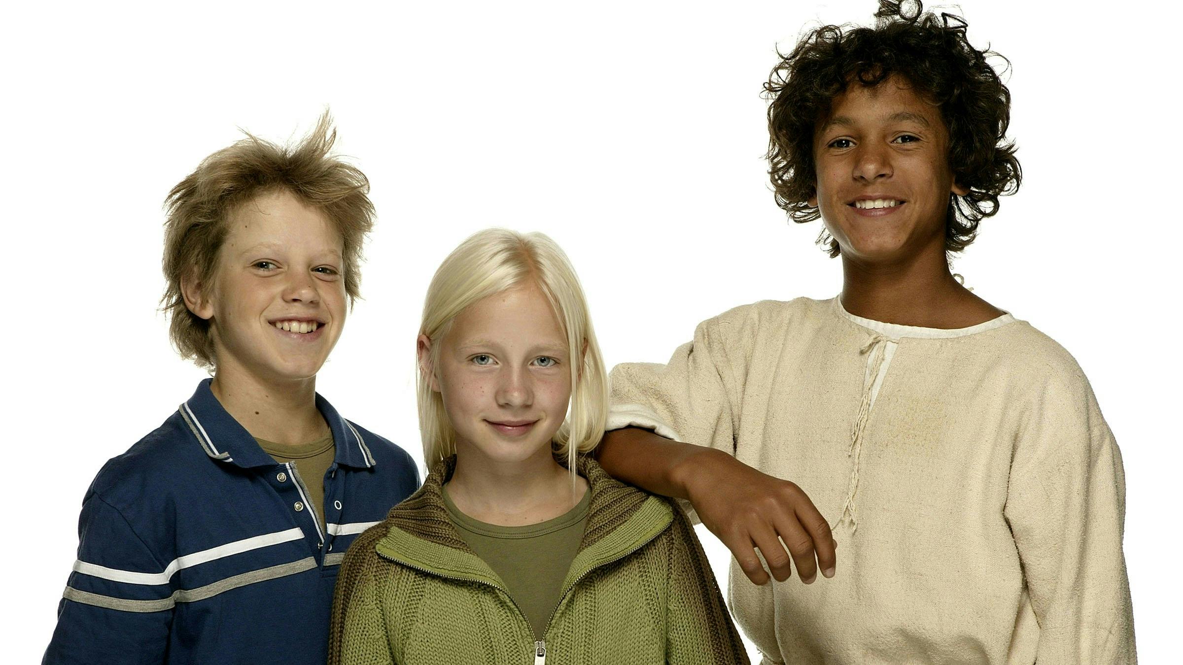 Rasmus Ott, Pernille Kaae Høier og Sebastian Aagaard-Williams, der spiller Oskar, Josefine og Jesus i "Jesus & Josefine".
