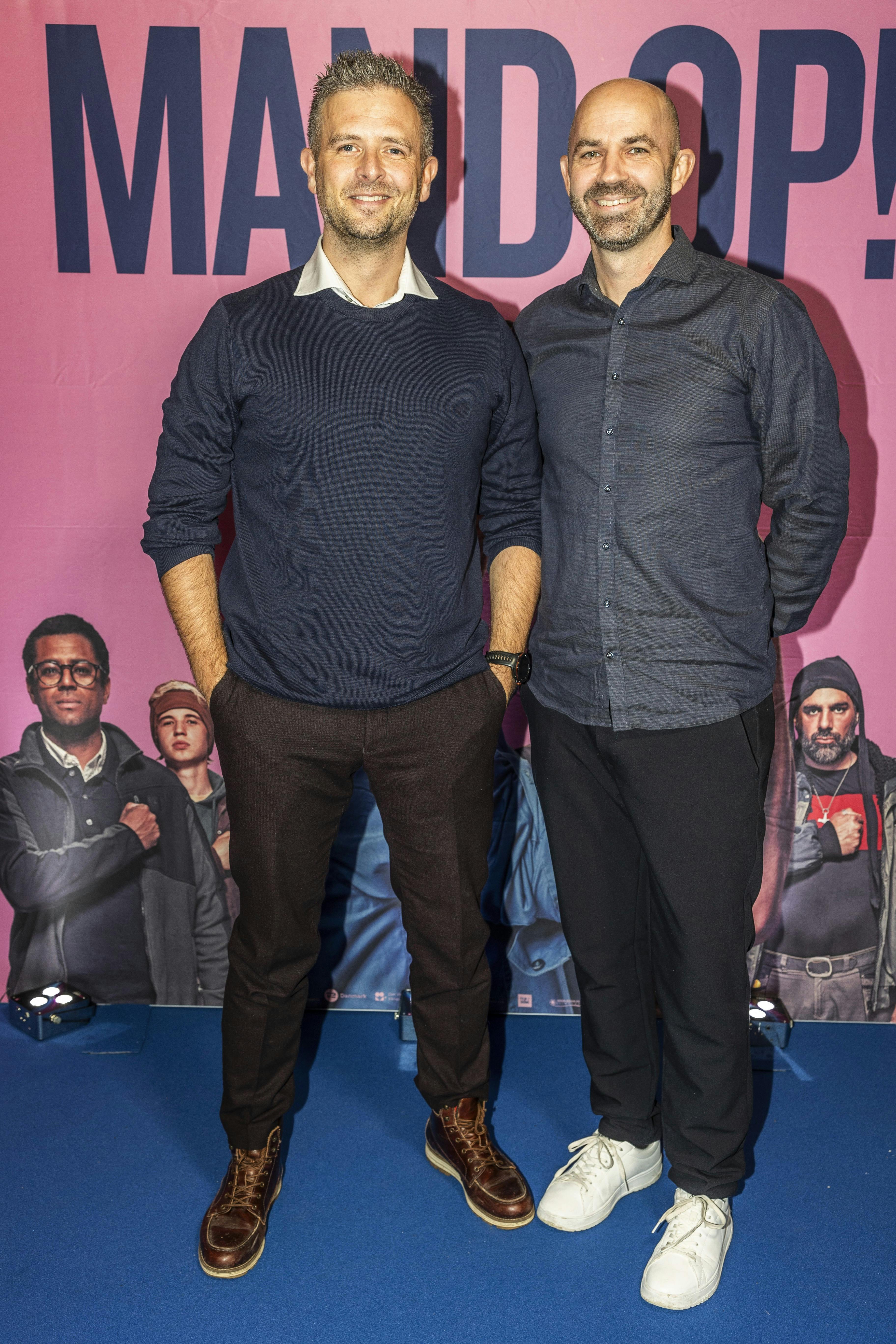 Lasse havde vennen Niels med til gallapremiere onsdag aften.