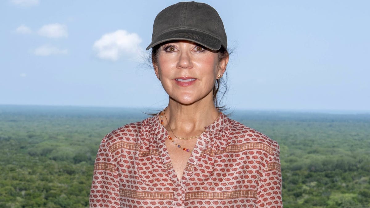 Dronning Mary har meget at fortælle familien, når hun er hjemme i Danmark efter en arbejdsrejse i udlandet