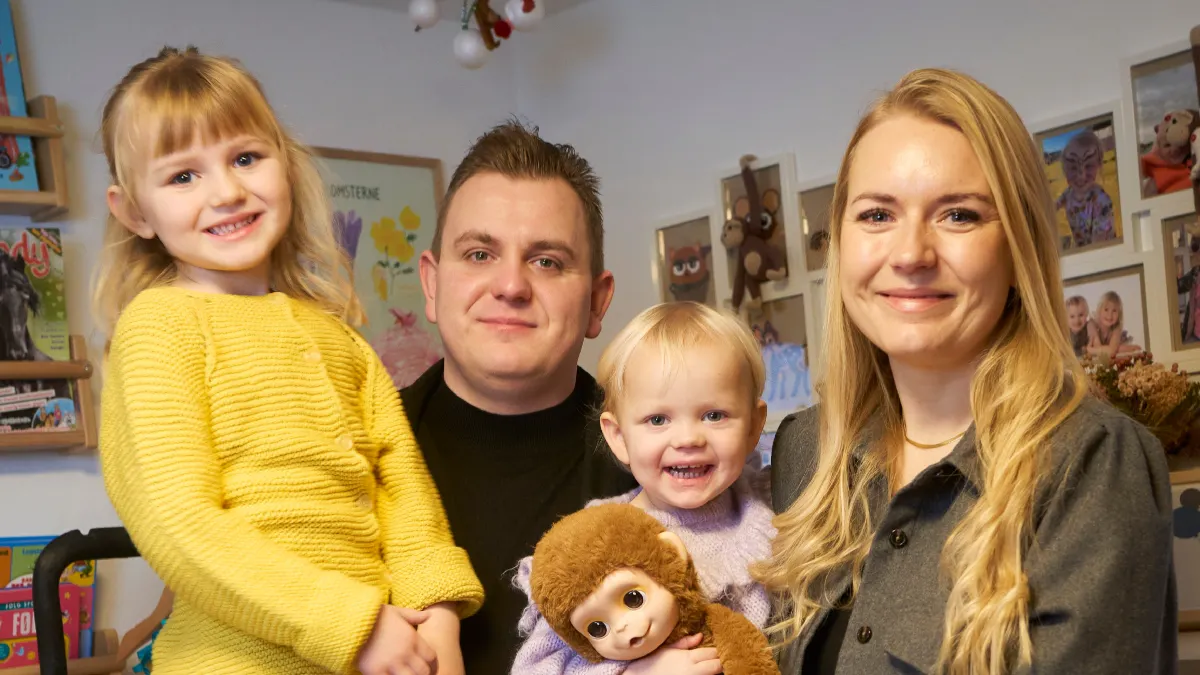 Maria og Nikolaj fra "Årgang 20" nyder tiden med deres to børn, Solvej og Mathilde. 