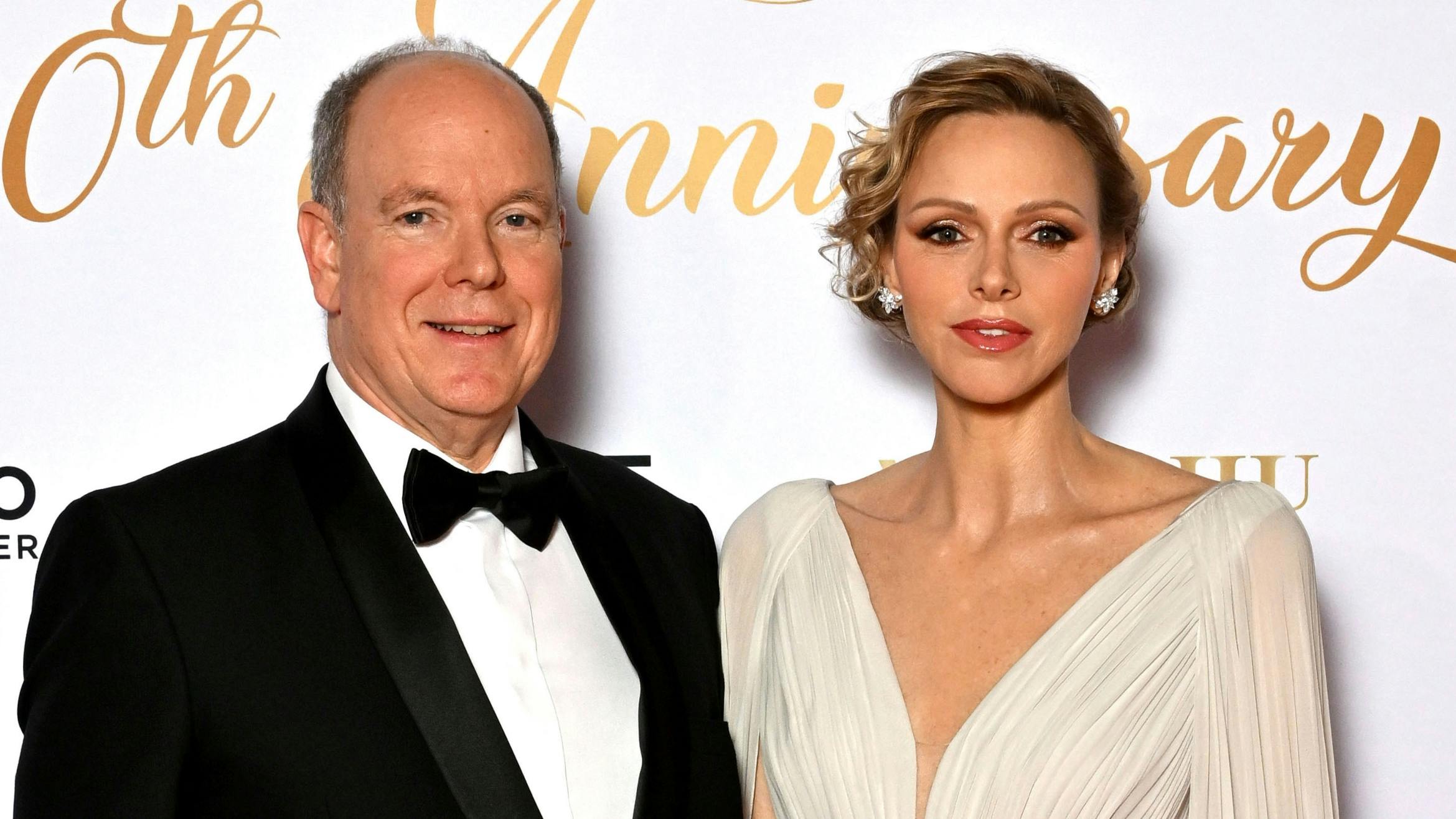 Fyrst Albert og fyrstinde Charlene til julebal fredag den 12. december. 