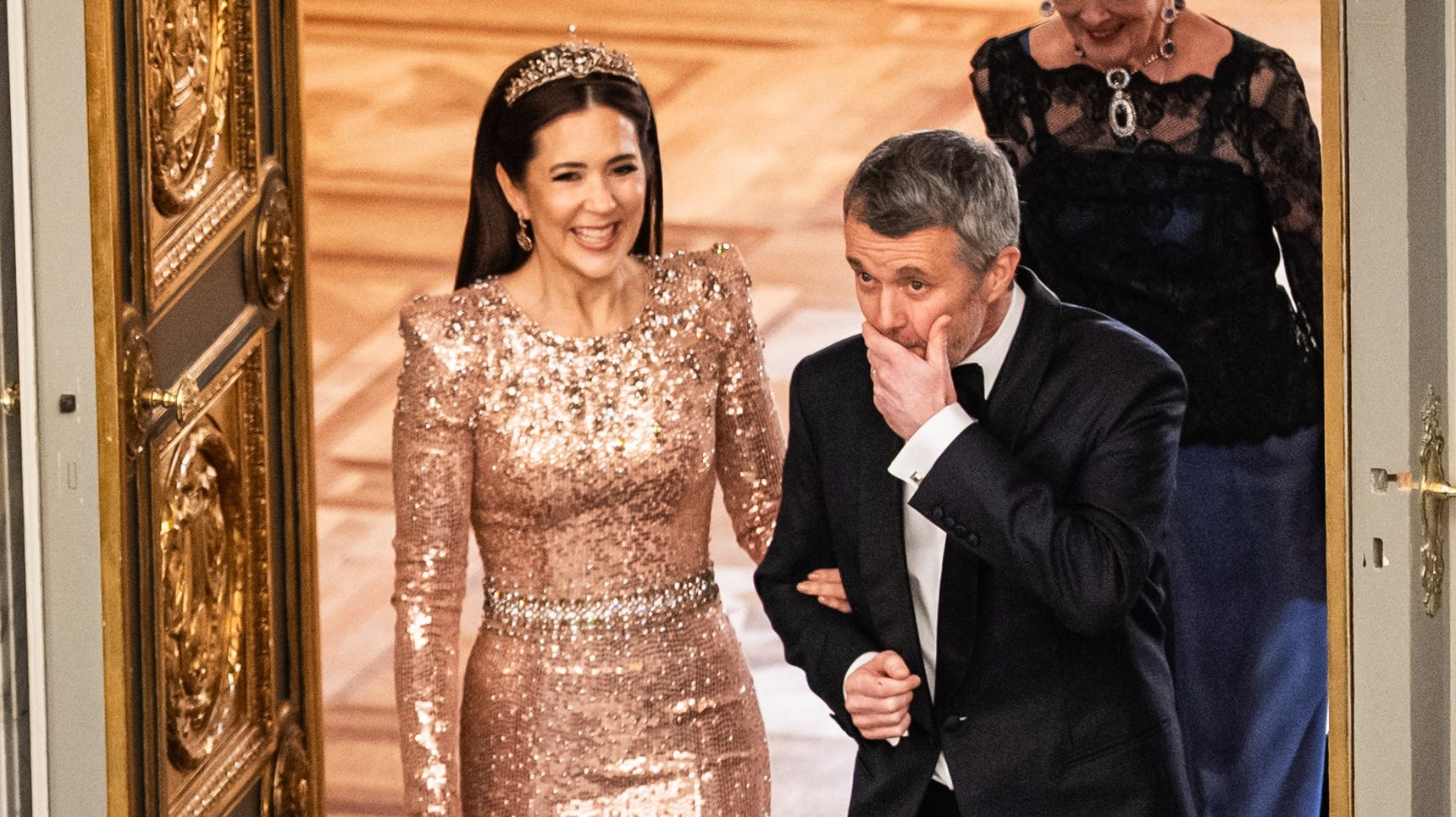 Dronning Mary og kong Frederik til kunstnerbal på Christiansborg Slot i februar 2025.