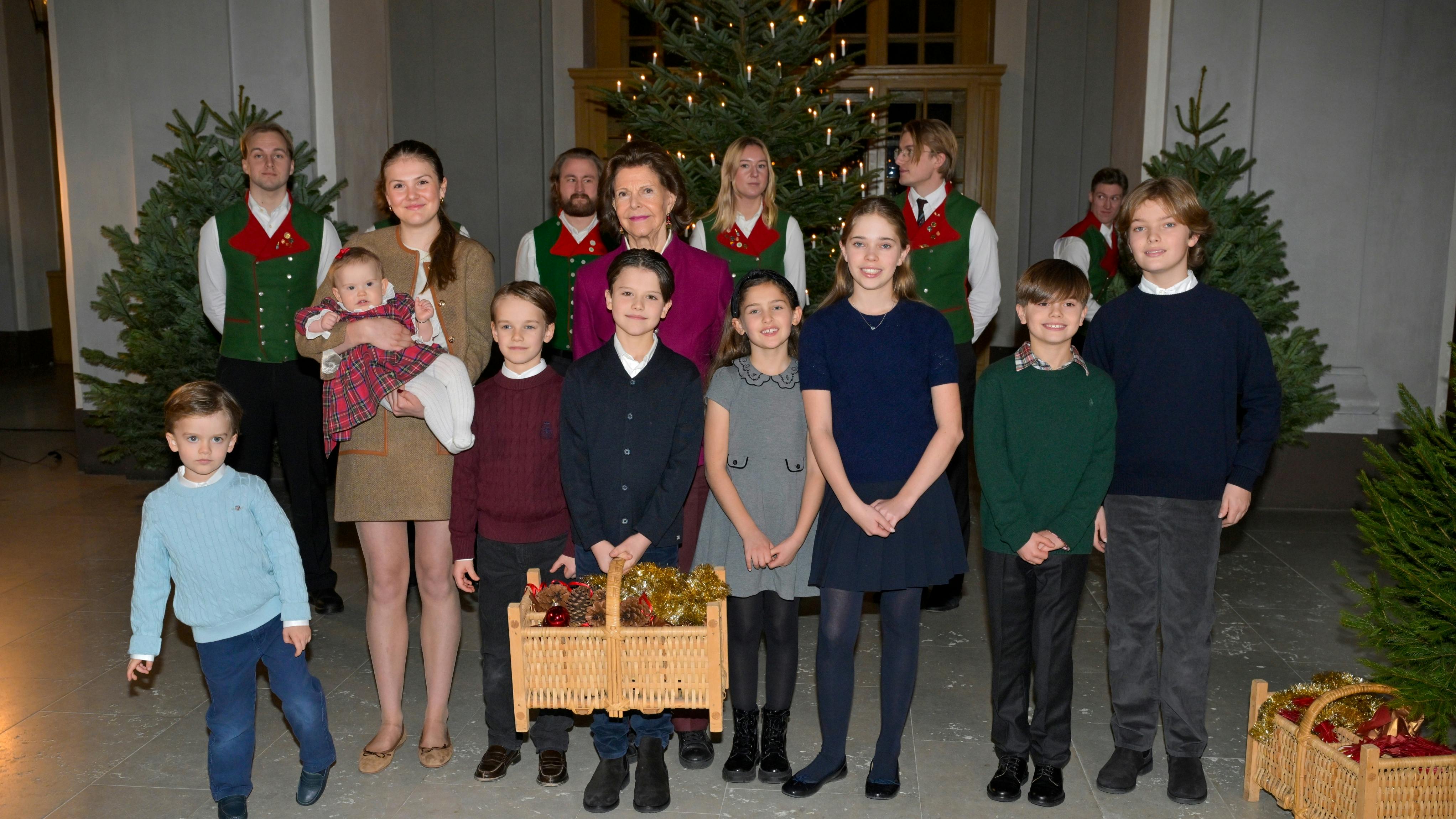 De var ikke med på billedet med dronning Silvia og børnebørnene, men de var med på slottet.