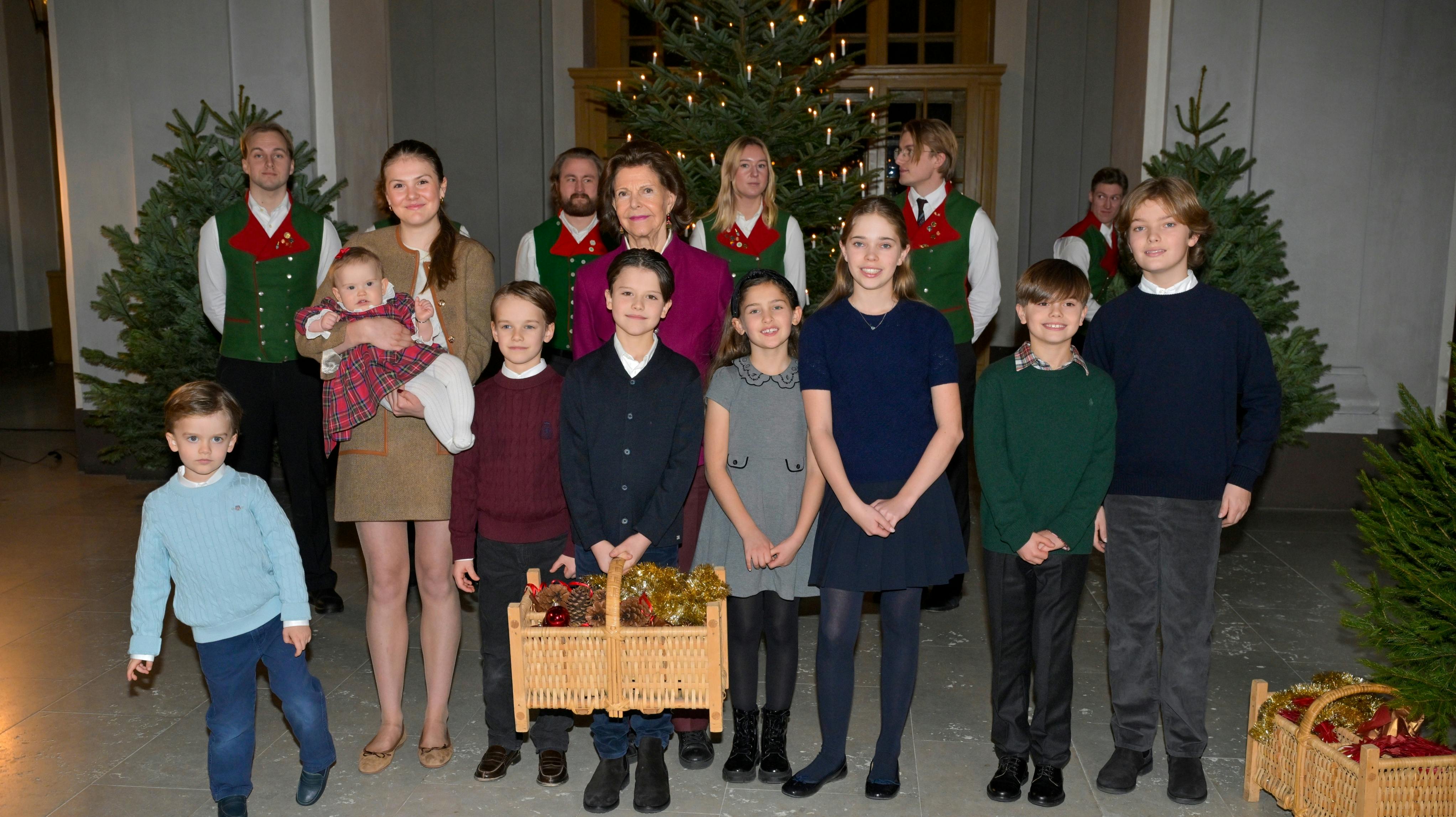 De var ikke med på billedet med dronning Silvia og børnebørnene, men de var med på slottet.