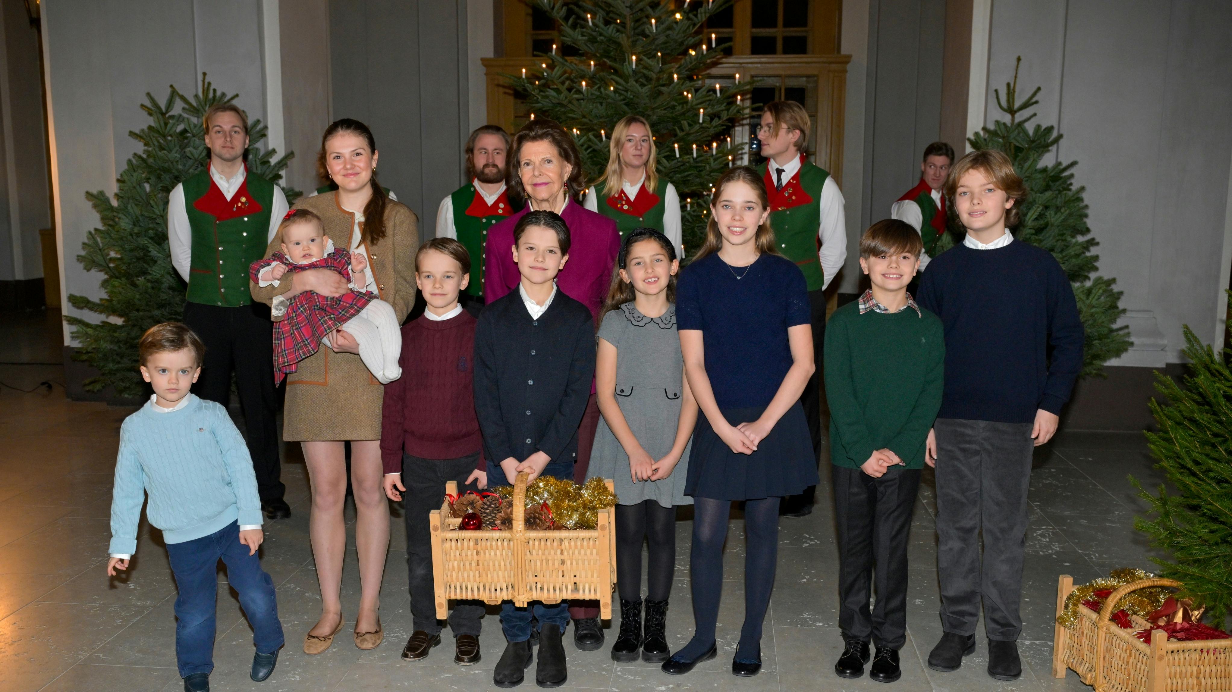 De var ikke med på billedet med dronning Silvia og børnebørnene, men de var med på slottet.