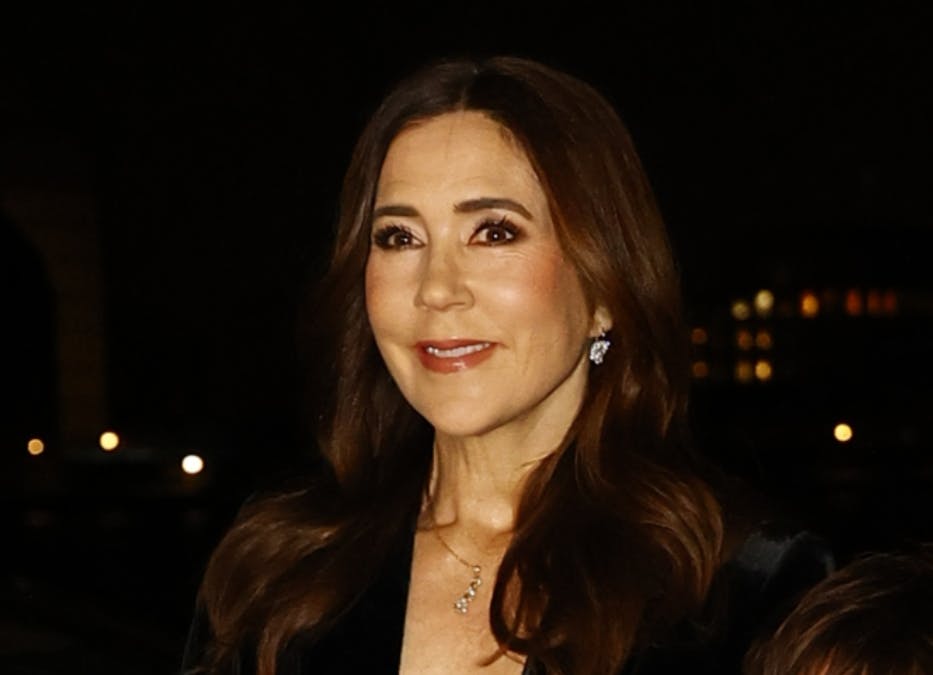 Dronning Mary ankommer til Operaen mandag aften