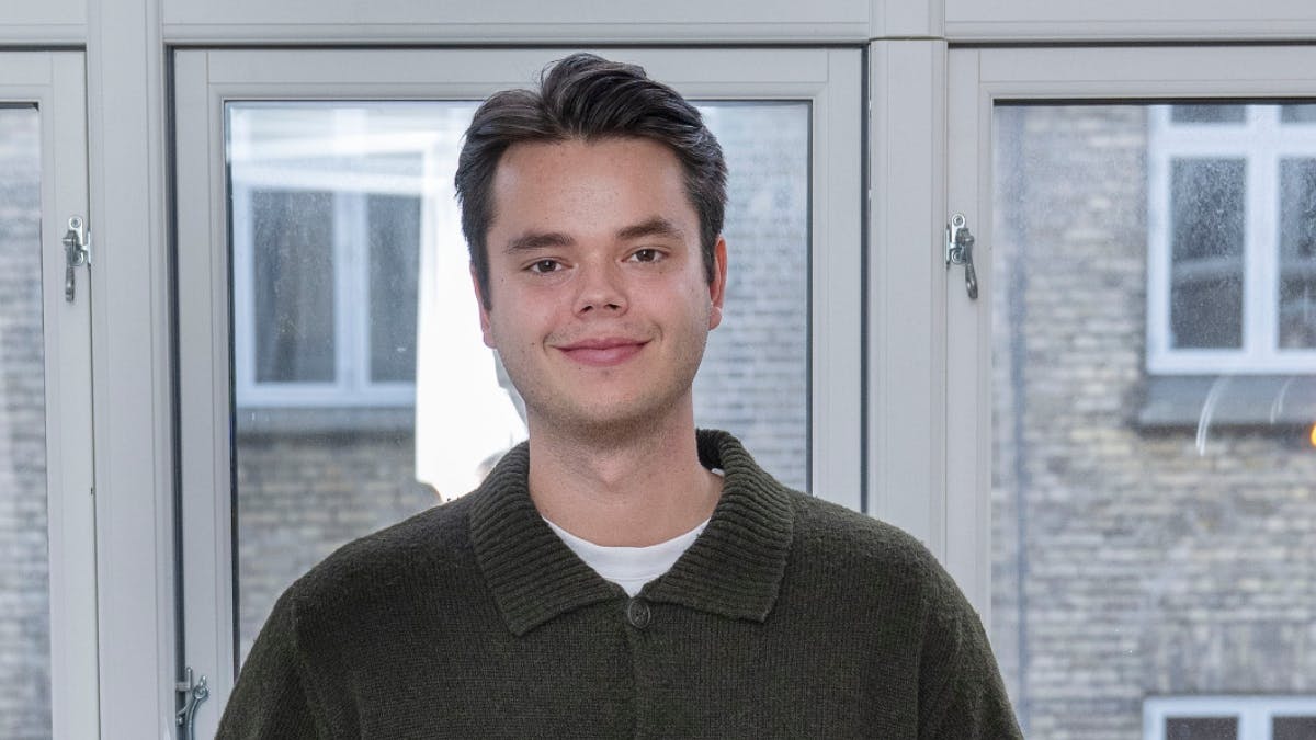 Christian Elhauge forklarer nu, hvorfor vi ikke kommer til at møde kæresten i "Årgang 0 - forever". 