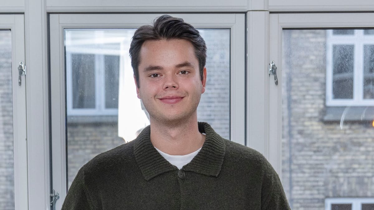 Christian Elhauge forklarer nu, hvorfor vi ikke kommer til at møde kæresten i "Årgang 0 - forever".