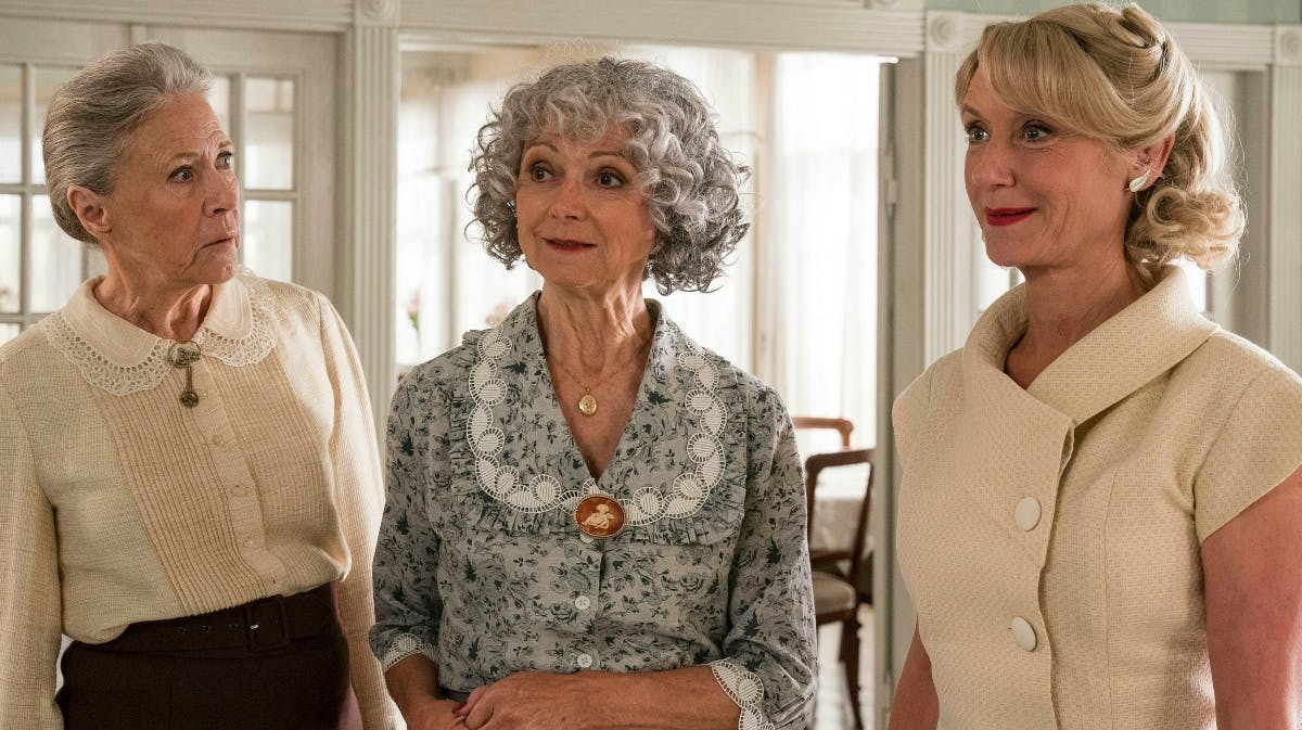 Fru Fjeldsø, Lydia og fru Frigh i "Badehotellet".