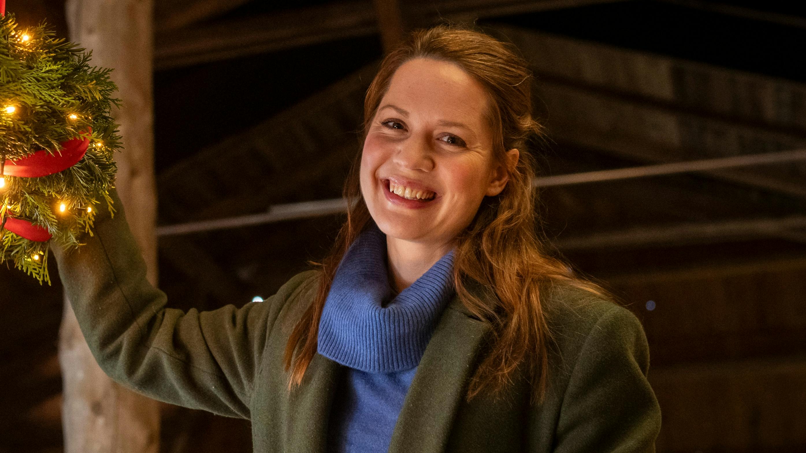 Amalie Dollerup som Valdes mor Malou i ”Valdes Jul – Vintermiraklet” på TV 2. 