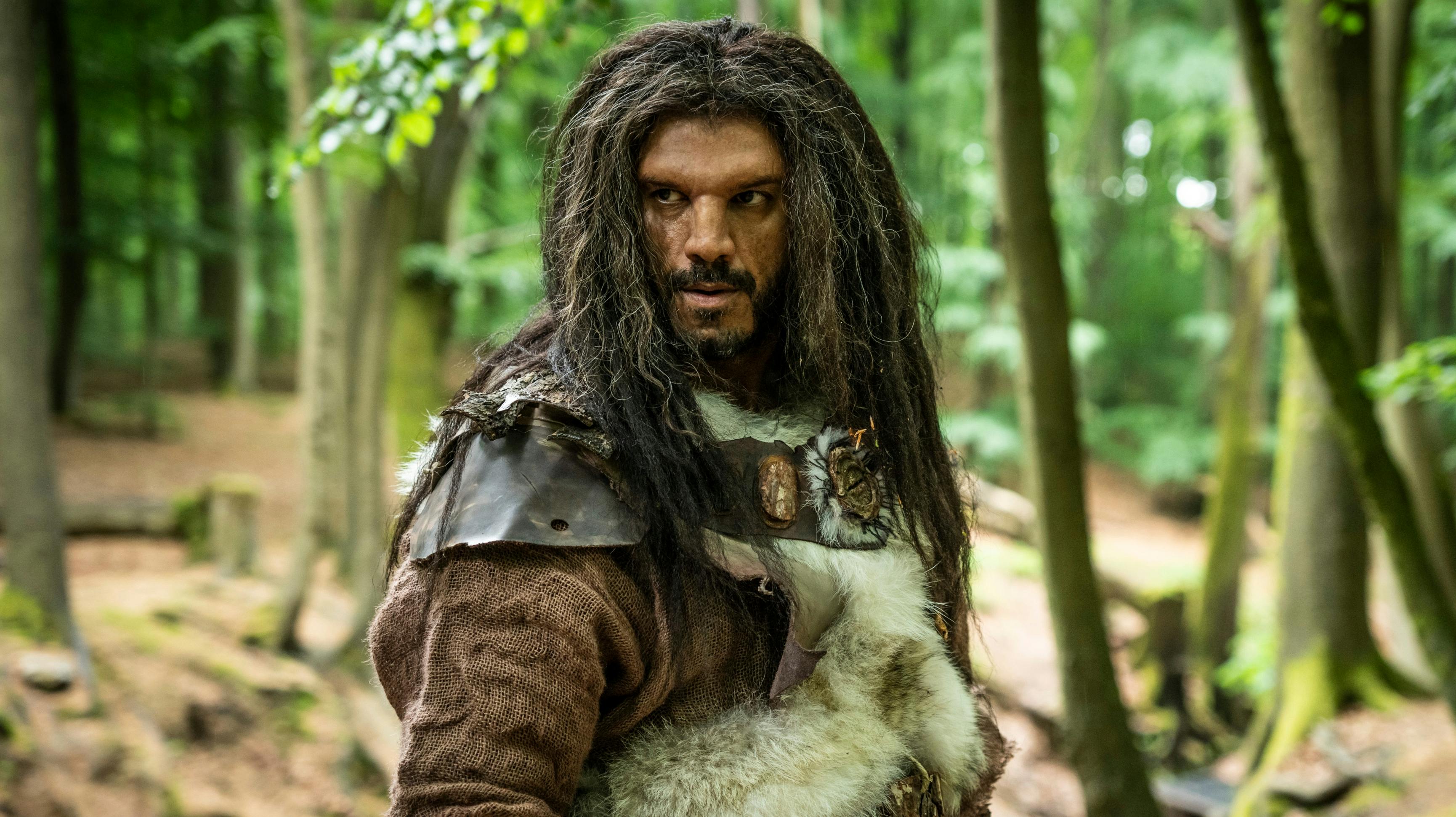 Afshin Firouzi spiller Talas far, ulven Mato, i "Valdes Jul - Vintermiraklet".