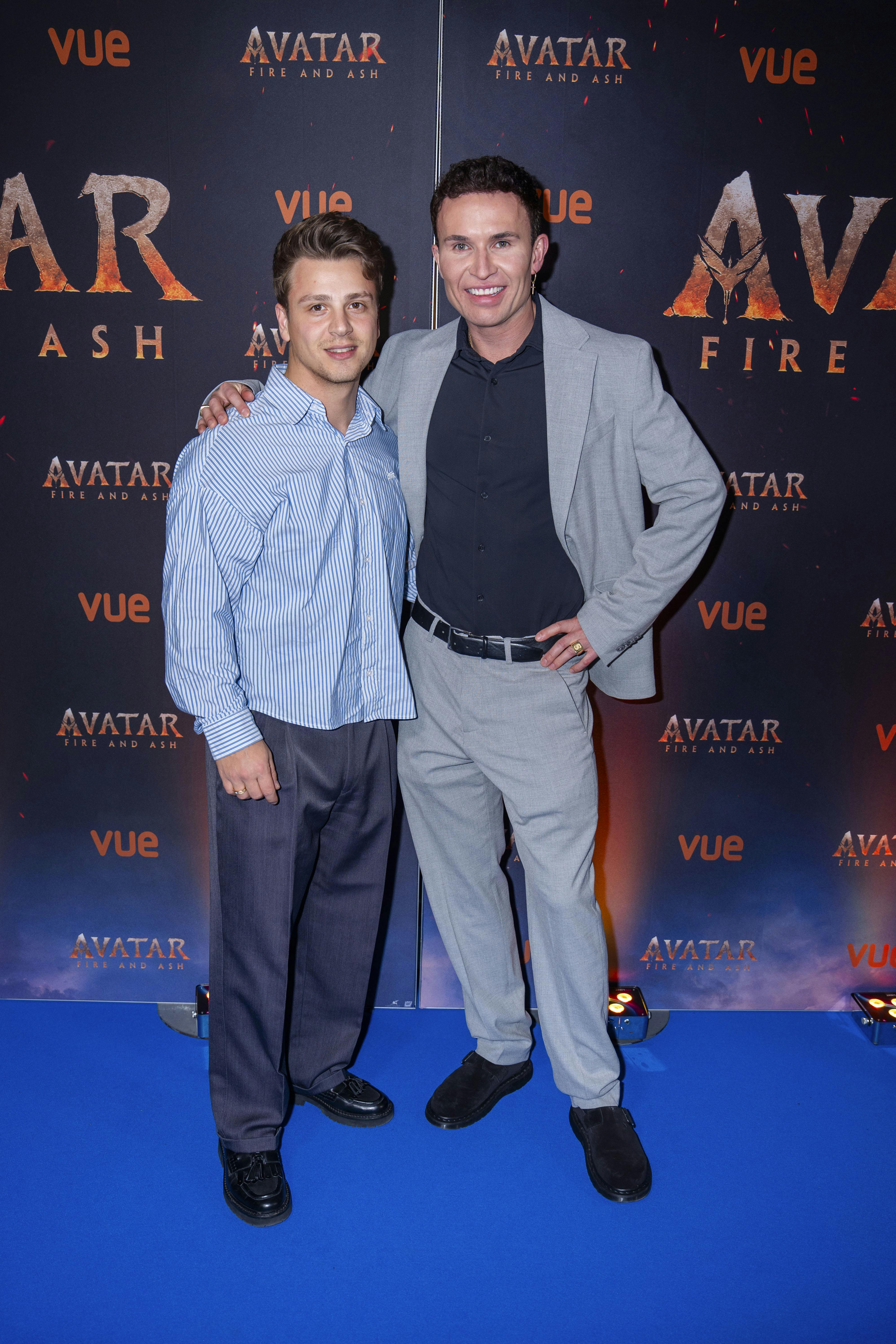 Gustav Salinas havde sin gode ven David med til filmpremiere.